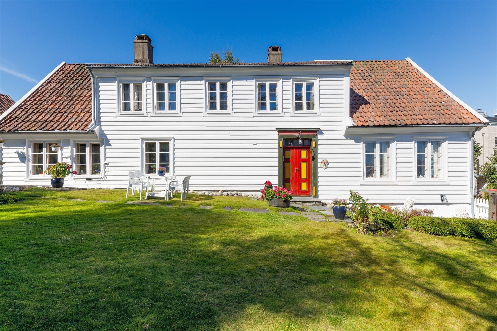 Denne sjarmerende eneboligen, trolig Stavangers eldste etter Domkirken og Bispekapellet, ble oppført tidlig på 1700-tallet. Galleribilde