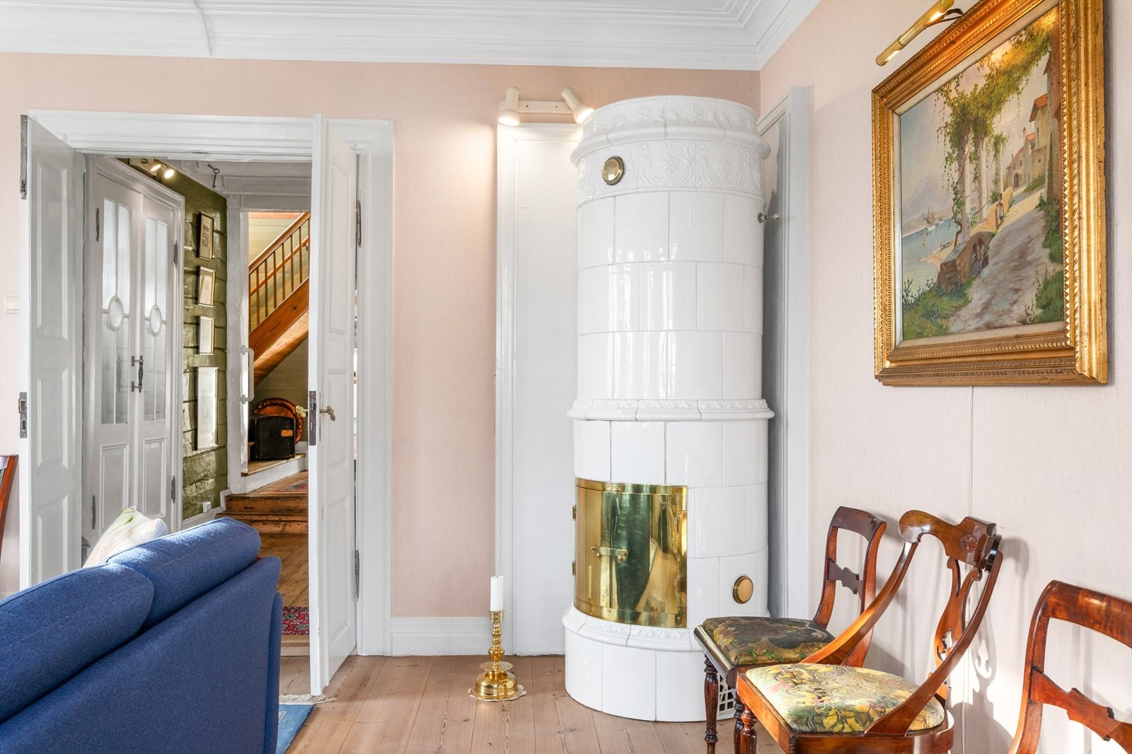 Nydelig kakkelovn med messing dør Galleribilde