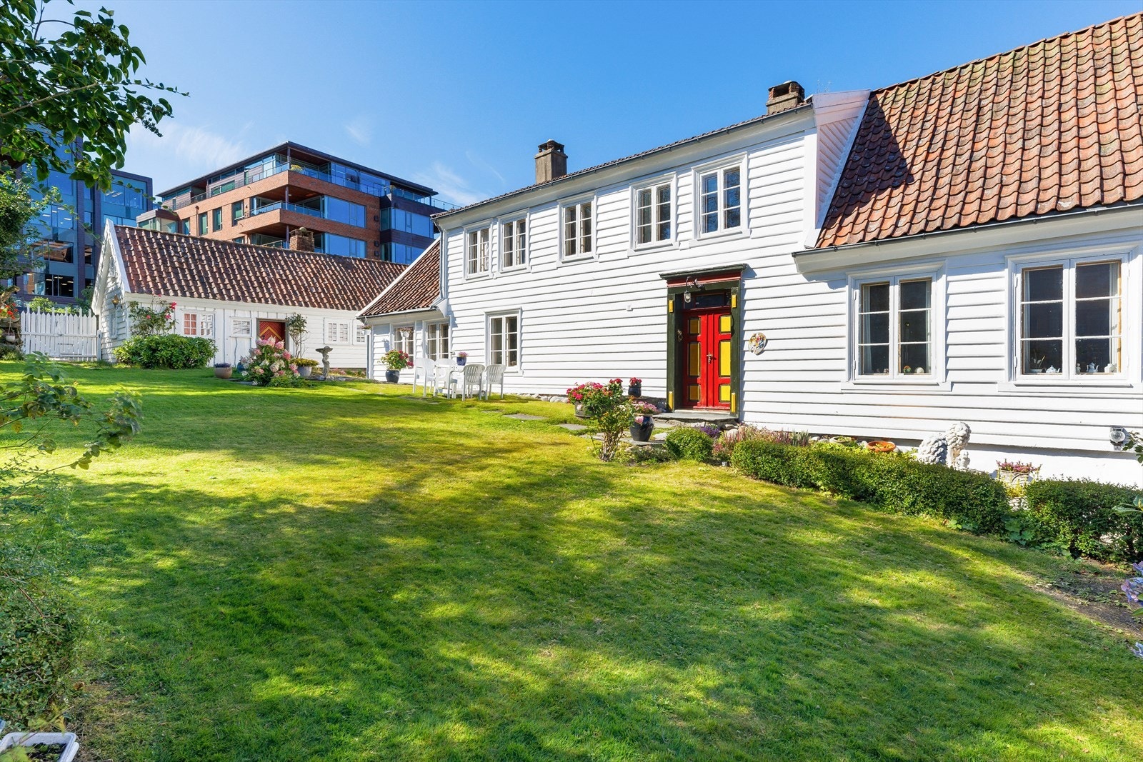 Den romslige hagen gir gode muligheter for utendørs aktiviteter og avslapning. Galleribilde