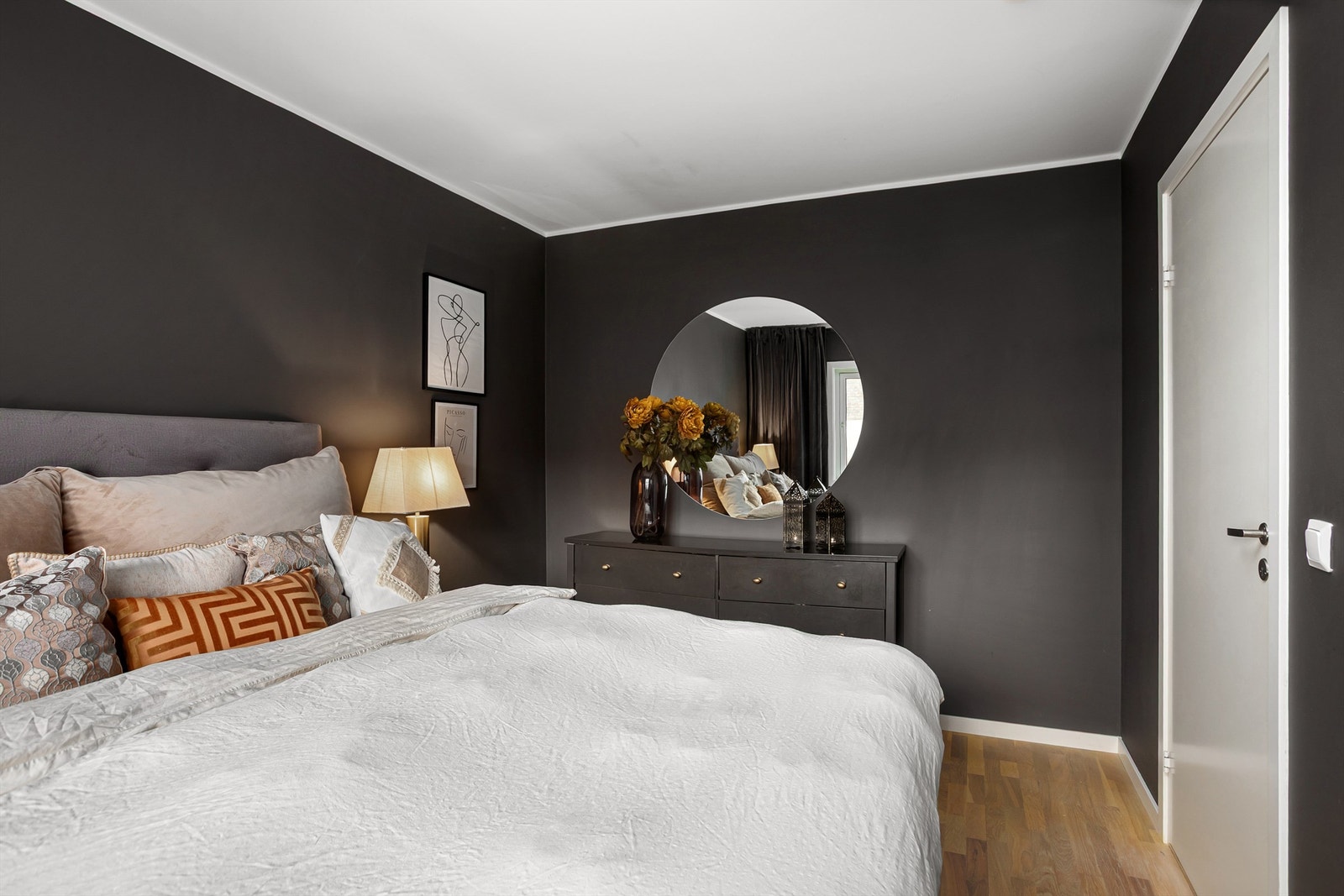 Hovedsoverommet har god plass til dobbeltseng og garderobeskap hvis du ønsker Galleribilde