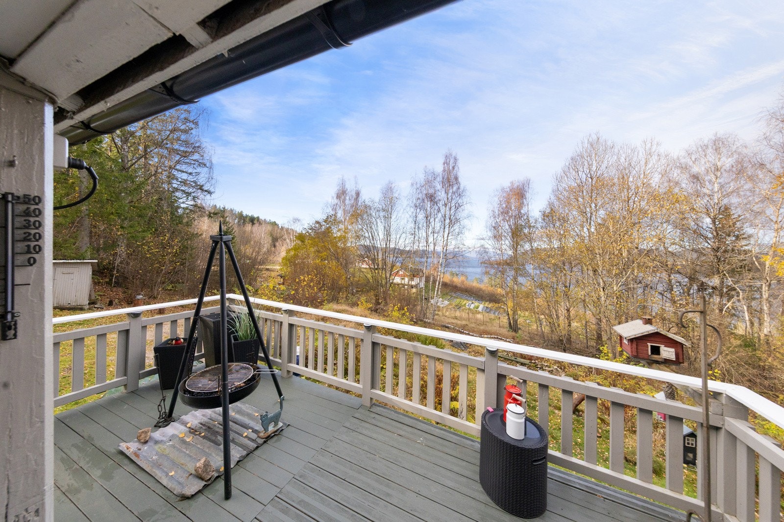 Fra hytta ser du ned til Norsjø. Galleribilde