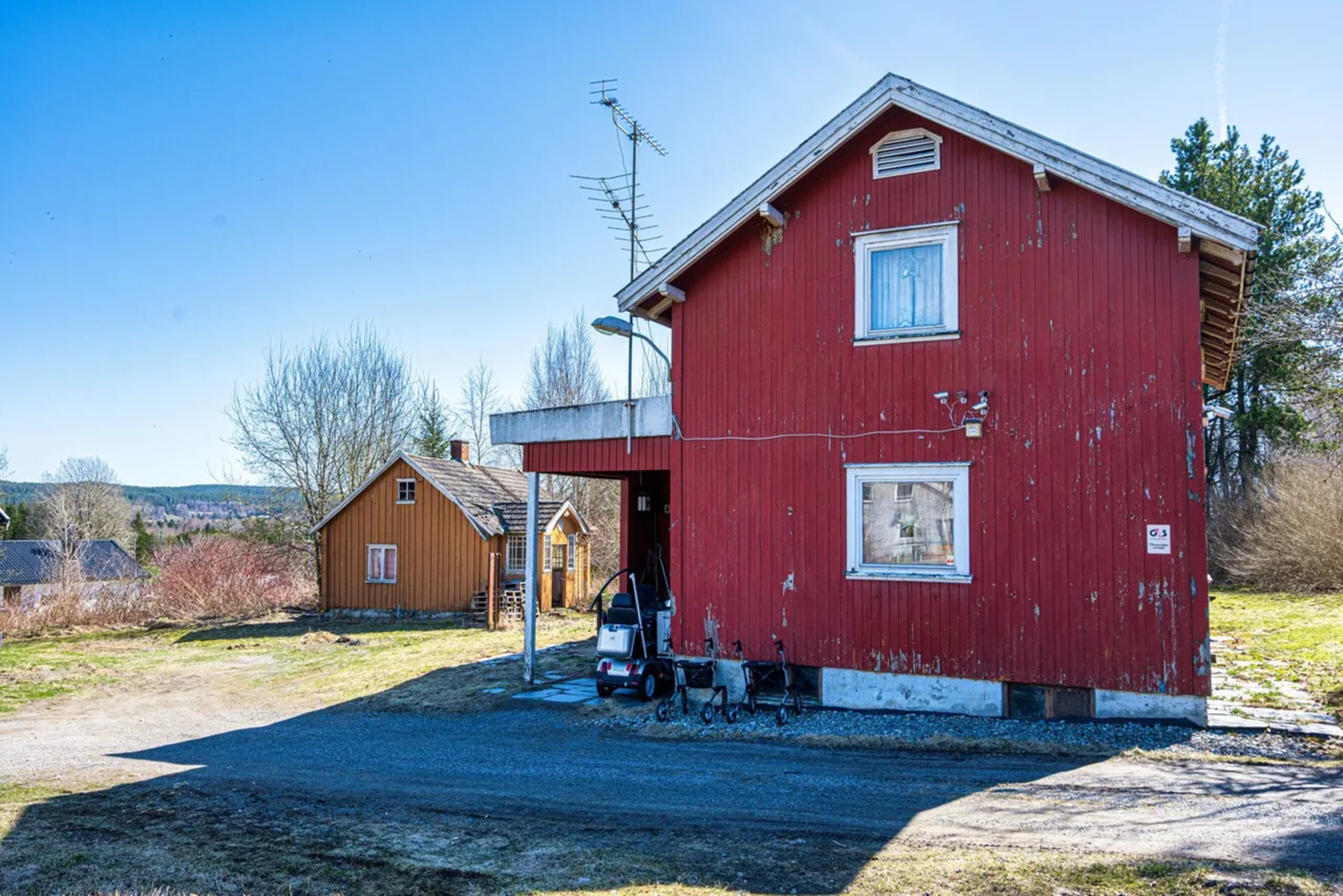 Boligen har 2 soverom og bad i hver etasje. Galleribilde