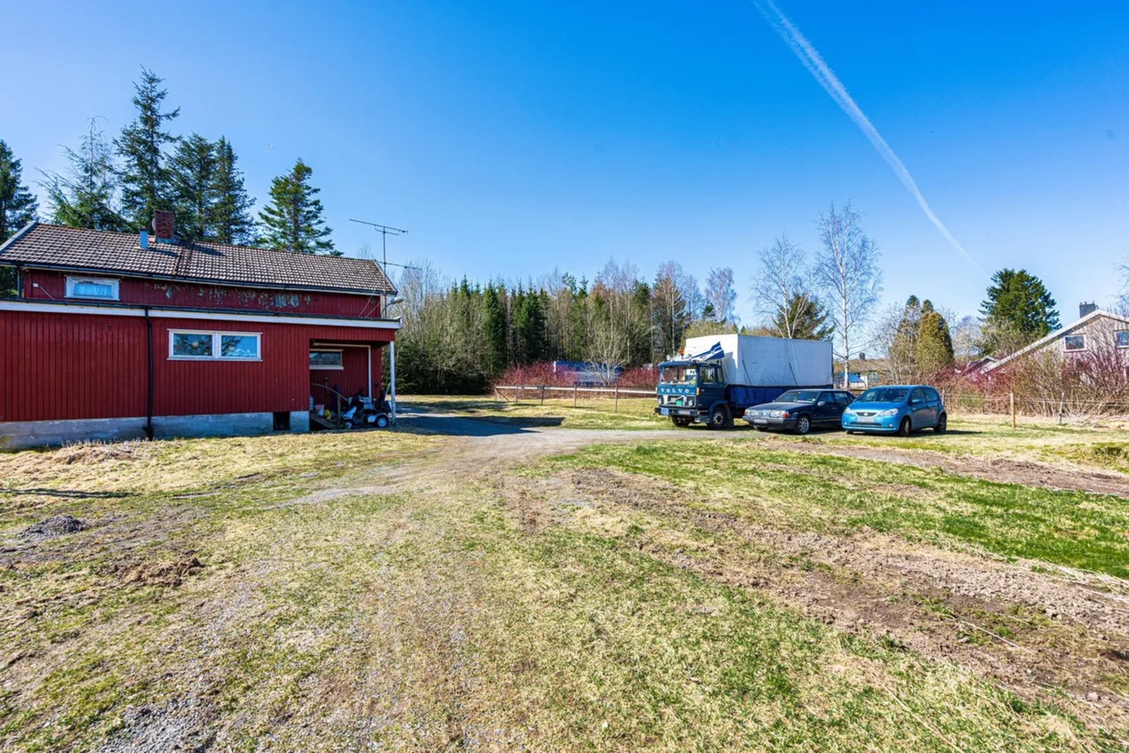 Stor tomt med mange bruksmuligheter og stort potensiale. Galleribilde