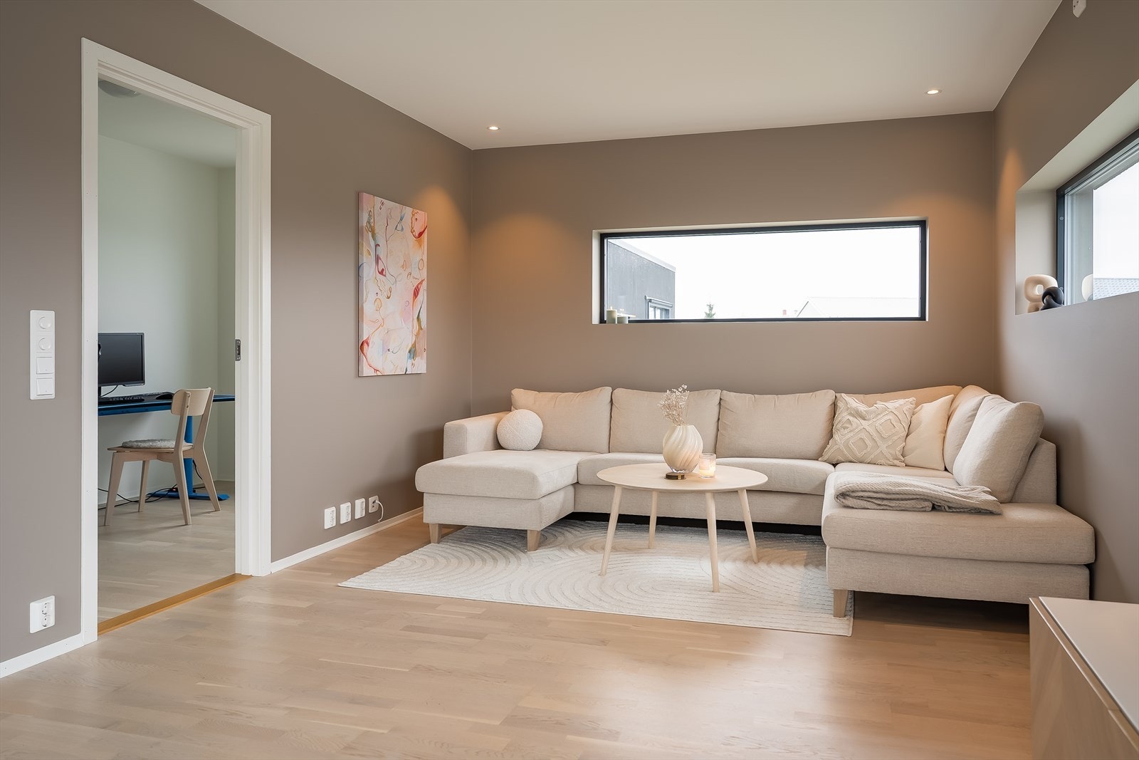 I boligens 2. etasje finner man 2 soverom, samt hovedbadet. Galleribilde