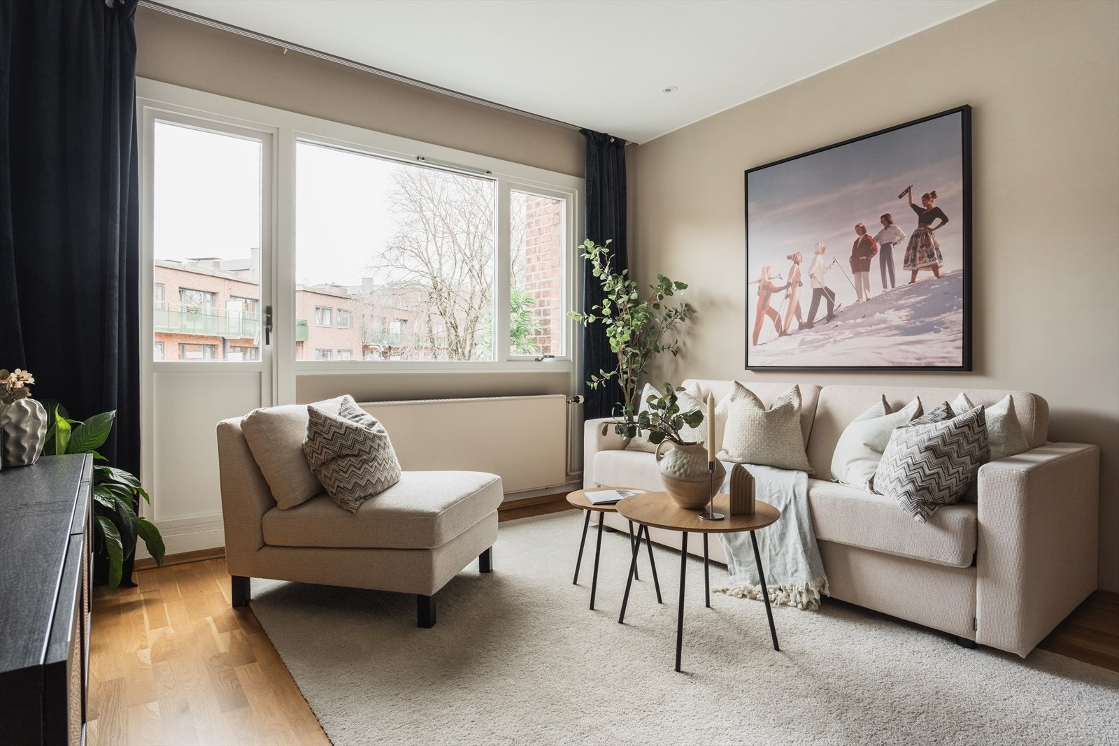 Leiligheten oppleves lys, har en meget god internbeliggenhet i toppetasje og inneholder: Entré, stue, kjøkken, soverom og bad. Galleribilde