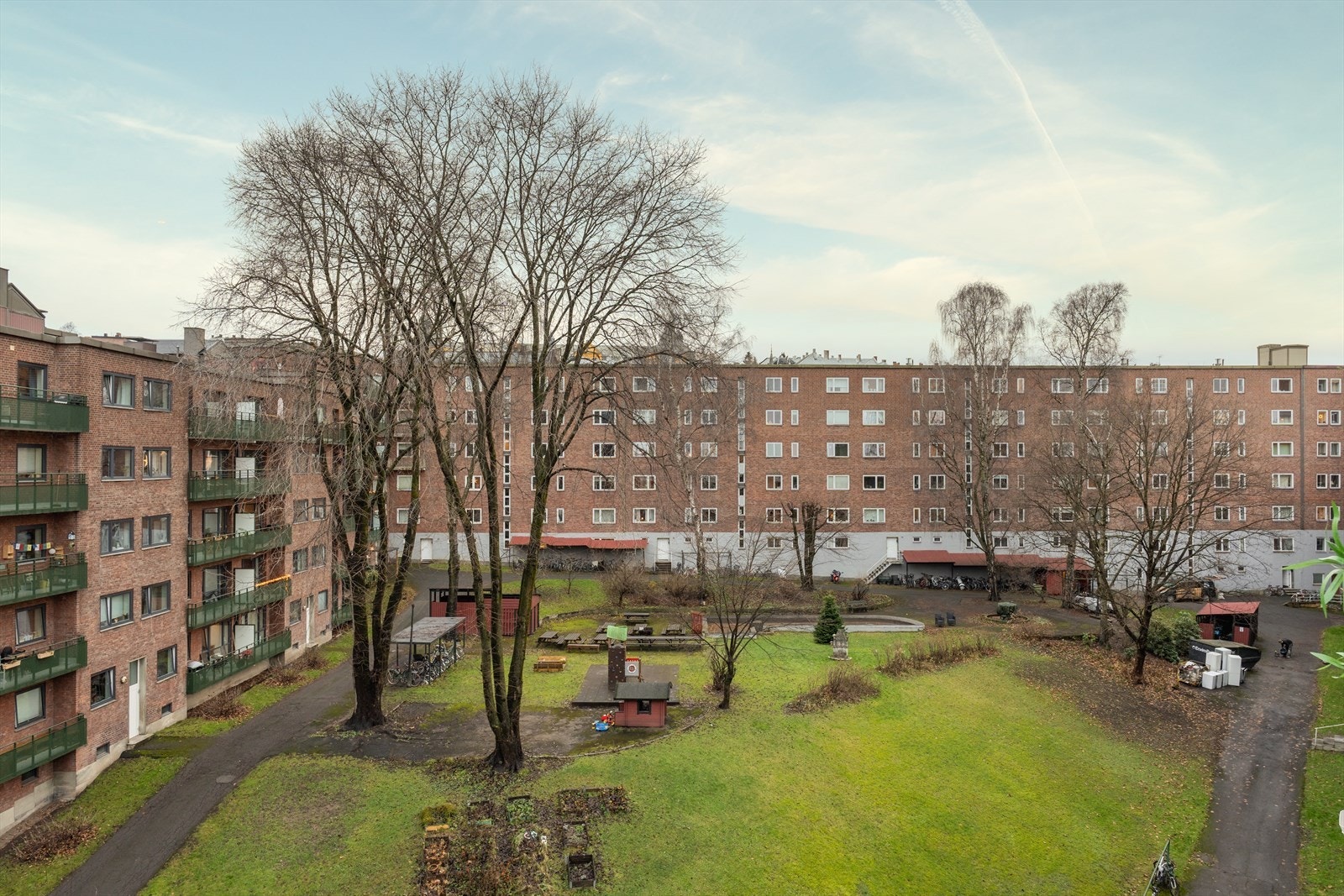 Med vestvendt orientering har du optimale solforhold på balkongen - sommerstid ca. fra kl. 12 og til kvelds. Galleribilde