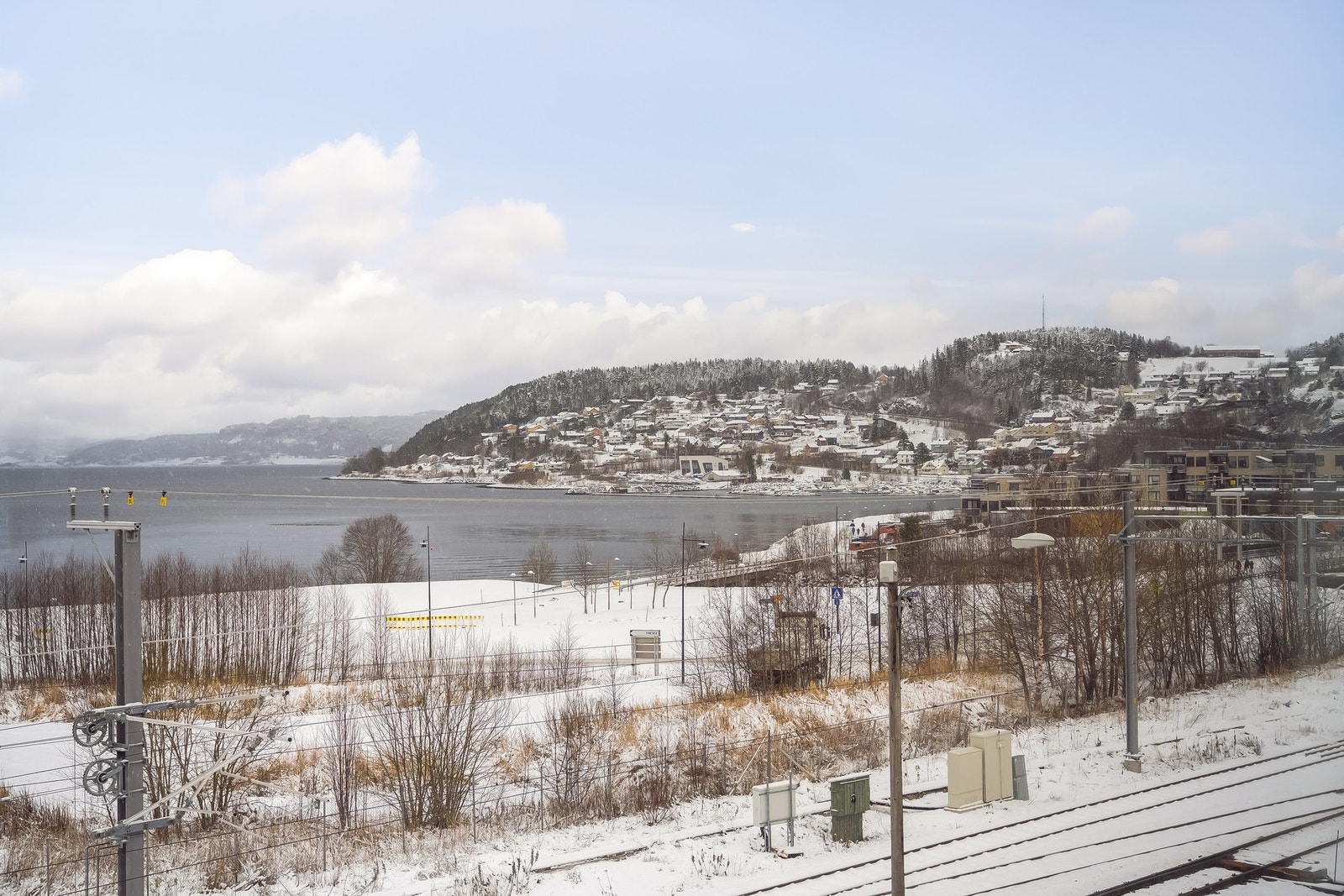 Flott utsikt mot fjorden. Galleribilde
