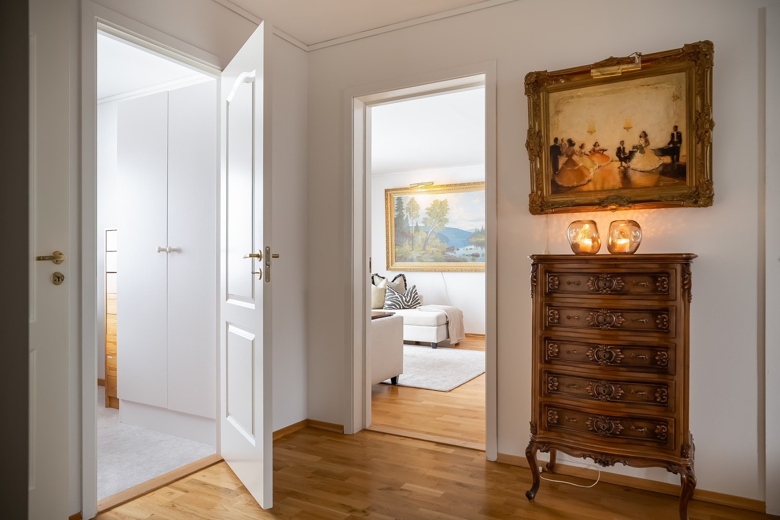 Leiligheten har en innvendig bod på 3 kvm og en bod i kjeller (ikke fotografert). Galleribilde