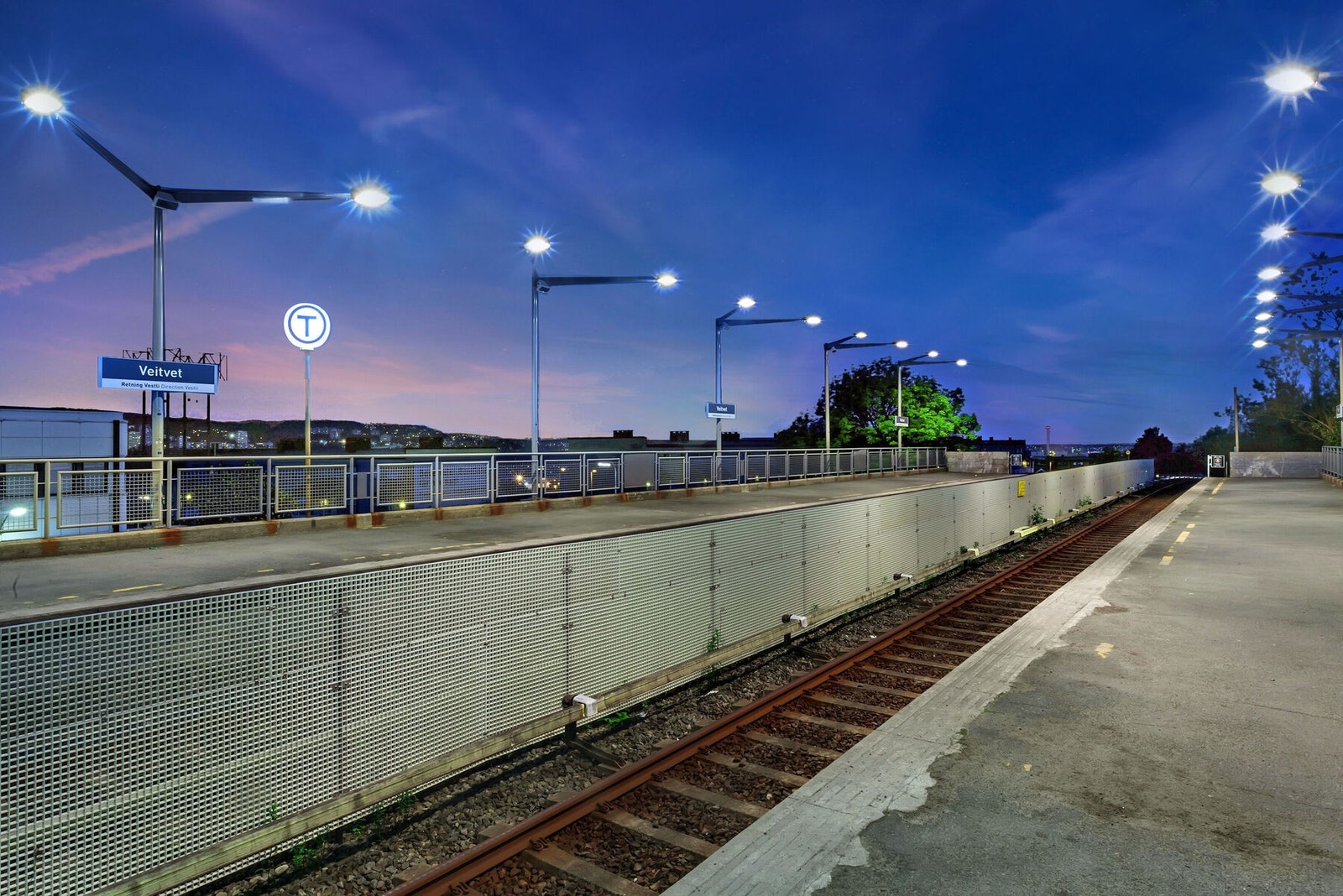 Det er gangavstand til både t-bane og buss. Med t-banen tar det ca. 15 min inn til Oslo S. Galleribilde