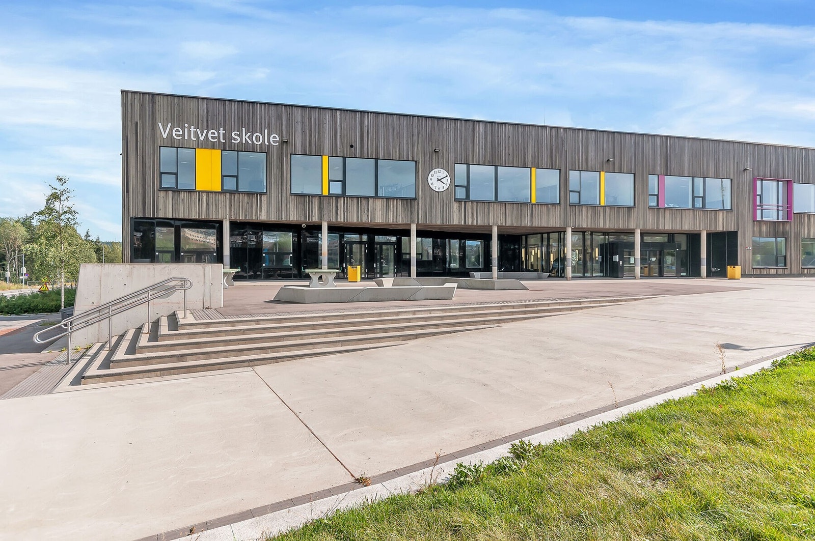 Veitvet Skole ligger i gangavstand. I tillegg er det et godt utvalg av barnehager i umiddelbar nærhet. Galleribilde