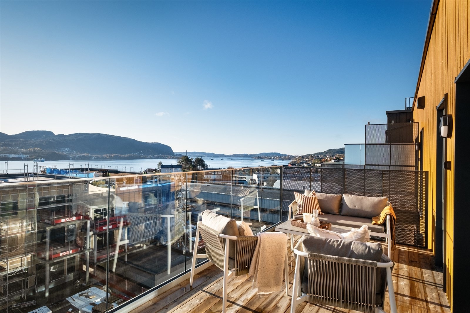 Eiendomsmegler 1 v/ Therese Fimland har gleden av ønske velkommen til Kvassnesvegen 33C! Galleribilde