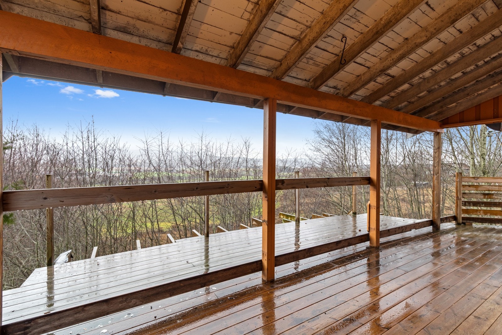 Romslig terrasse med utsikt. Galleribilde