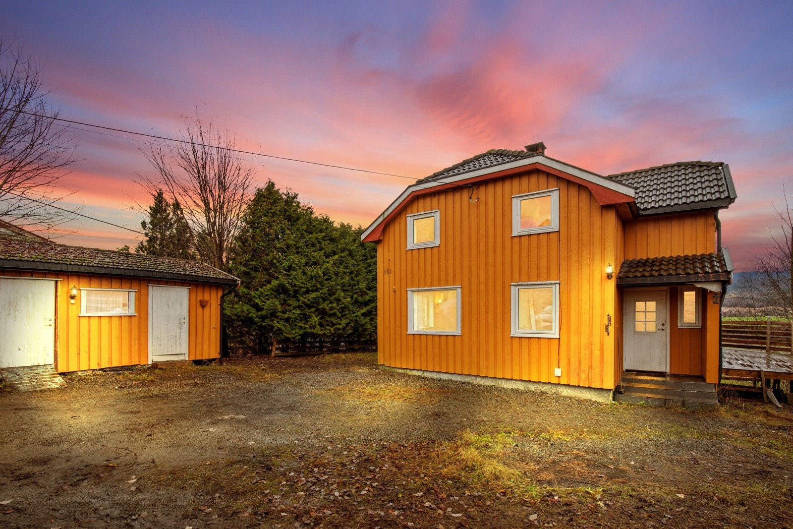 Digitalt kveldsfoto. Galleribilde