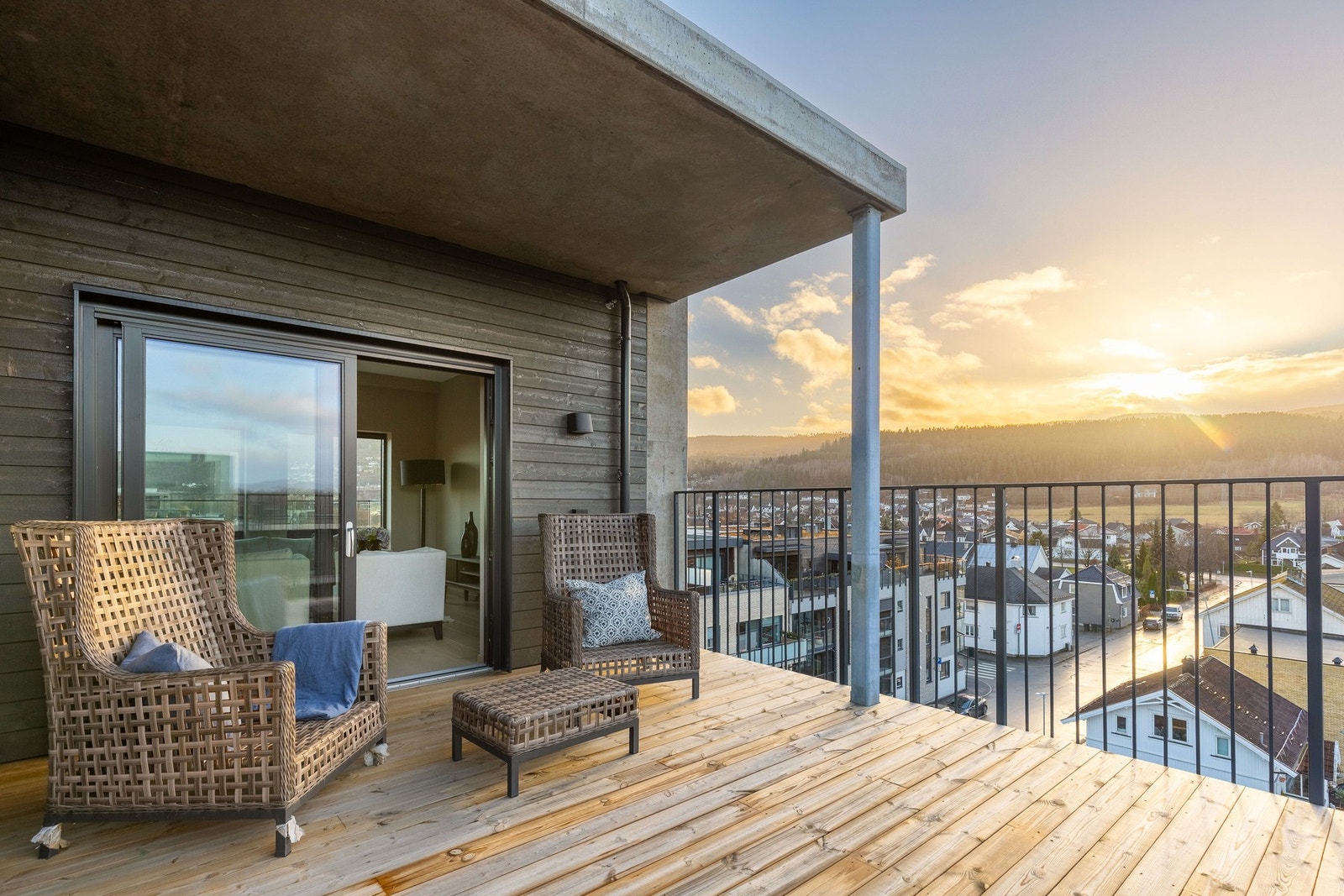 En herlig uteplass som blir en naturlig forlengelse av oppholdsrommet. Galleribilde