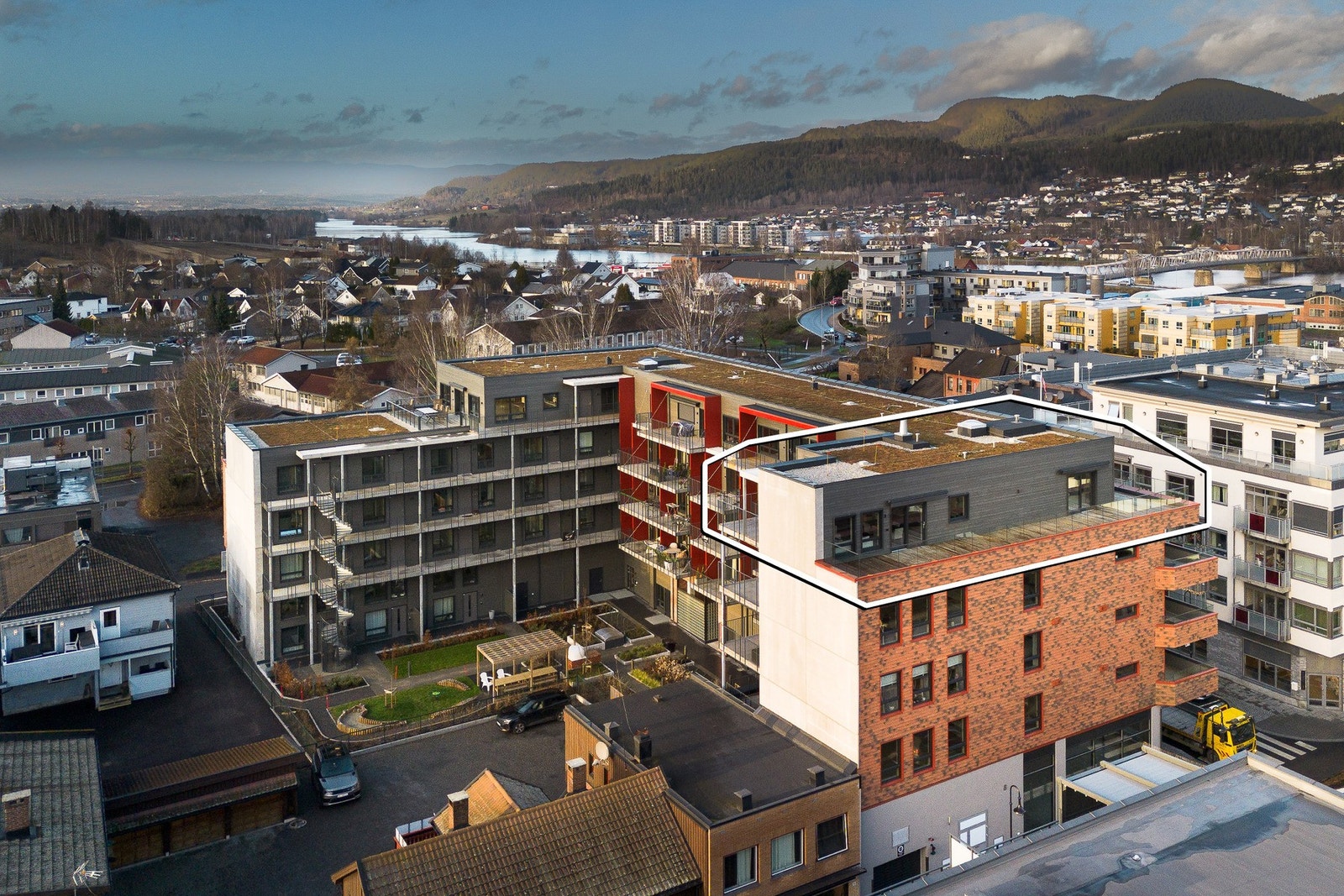 Rolig og sentralt område med gode solforhold. Galleribilde