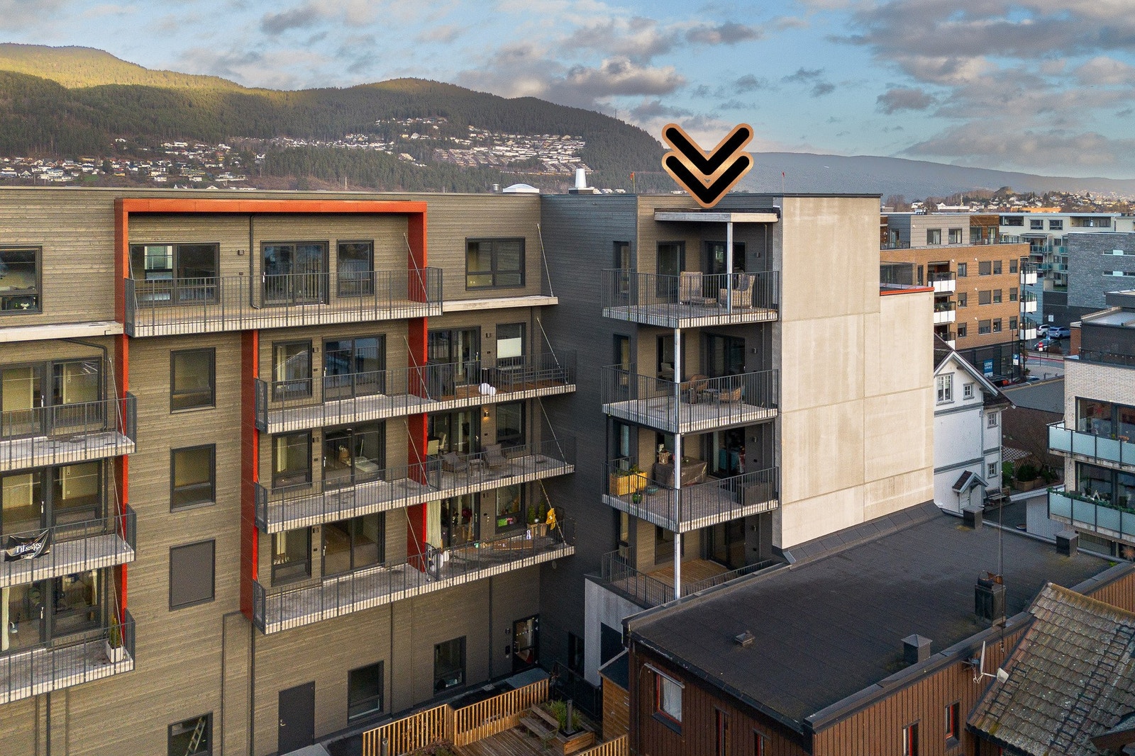 Området har nærhet til skoler, barnehager, offentlig kommunikasjon og gode servicetilbud. Galleribilde