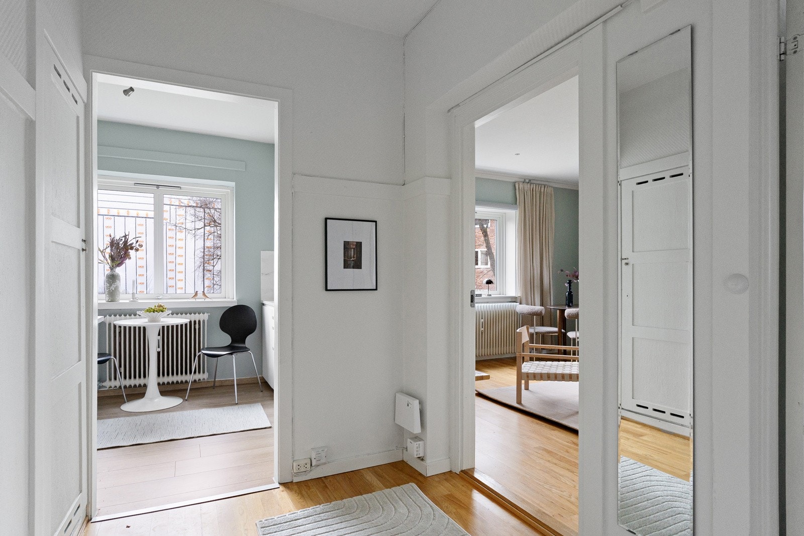 Direkte adkomst til alle rom i boligen samt praktisk innvendig kott for ytterligere lagring Galleribilde