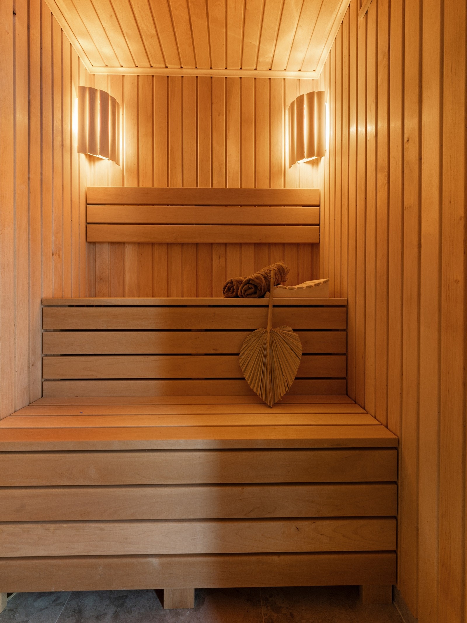 Hovedbadet har direkte tilknytning til badstuen med design badstueovn fra Huum. Galleribilde