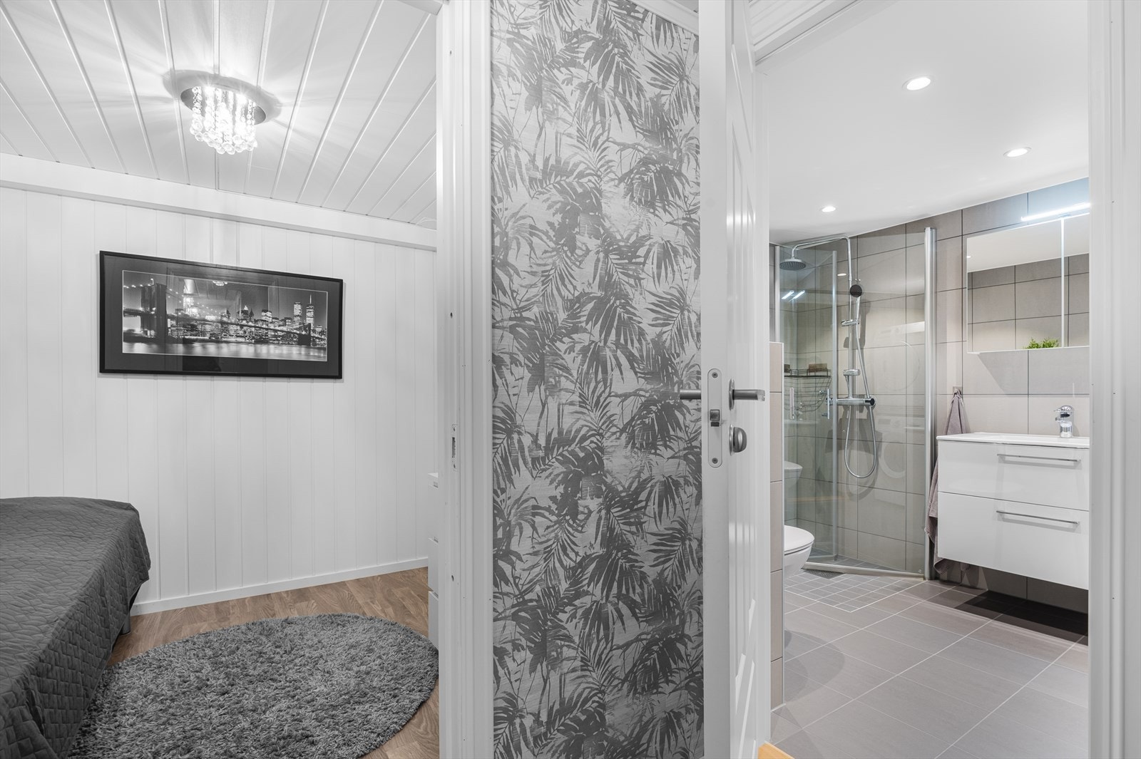 Bad og bod innredet som sovealkove u.etg Galleribilde