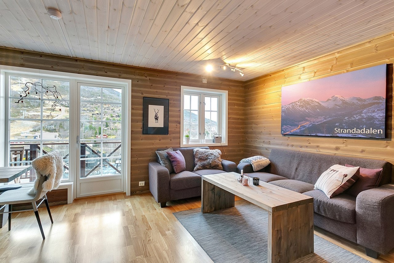 Stue med utgang til veranda Galleribilde