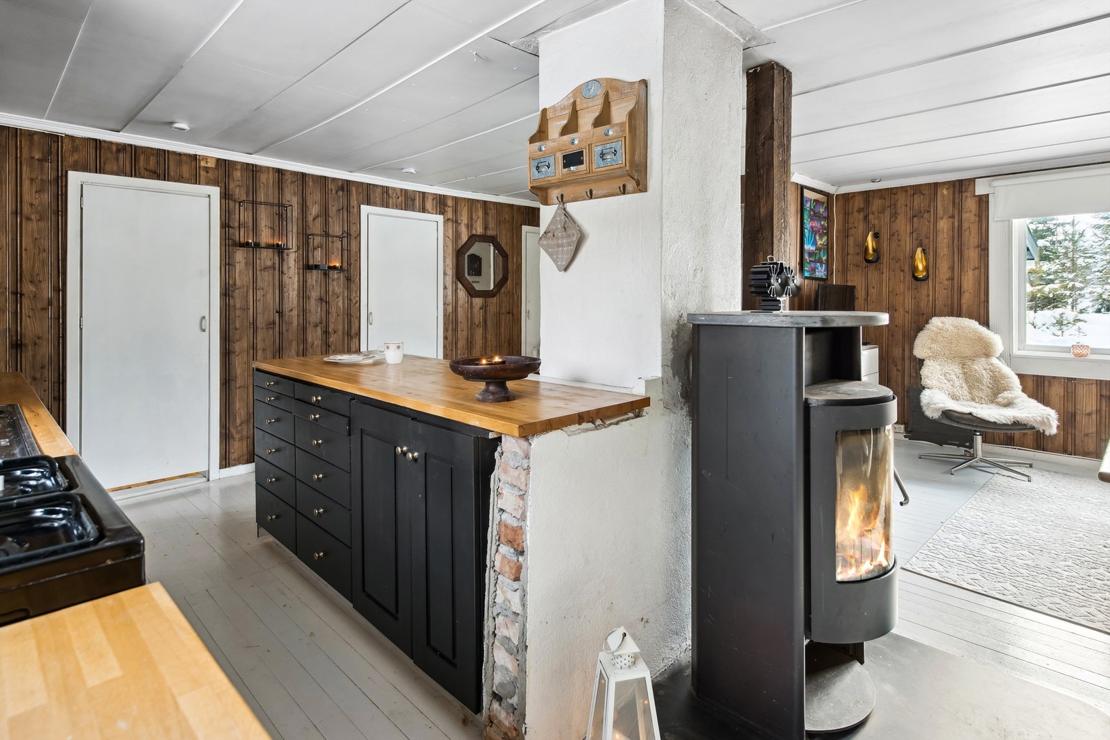 Det er ingen ventilering på kjøkken. Galleribilde