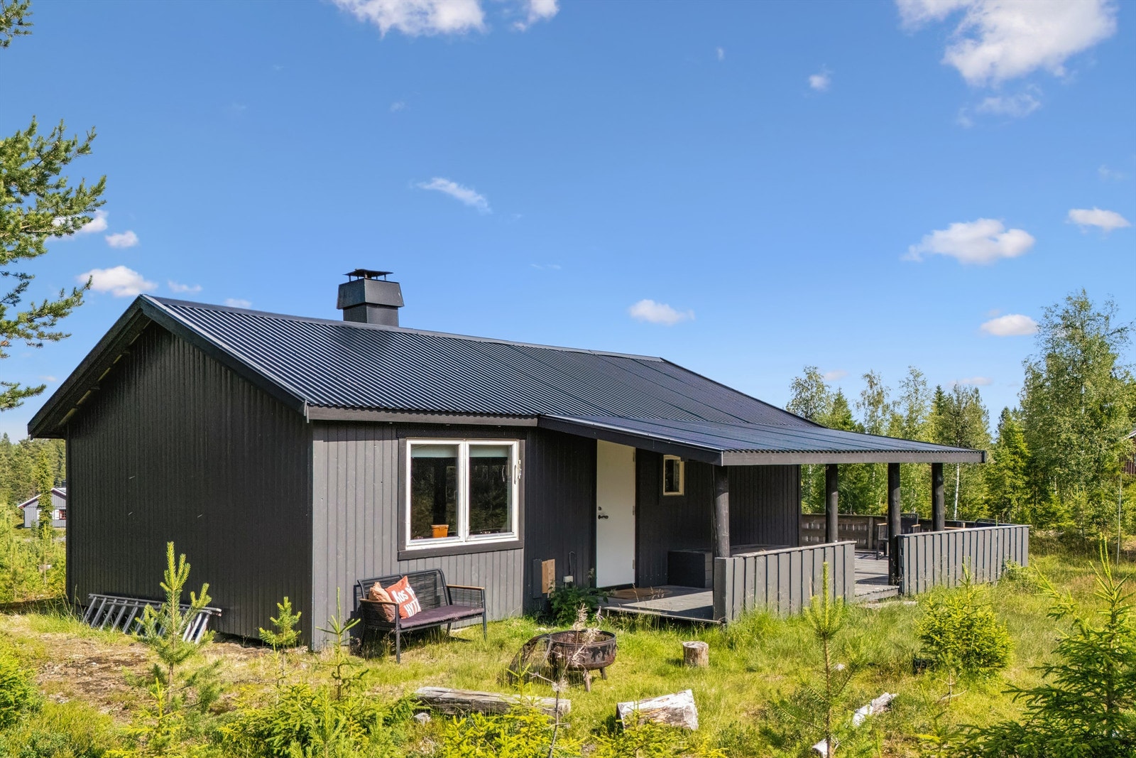 Praktisk overbygget inngangsparti. Galleribilde