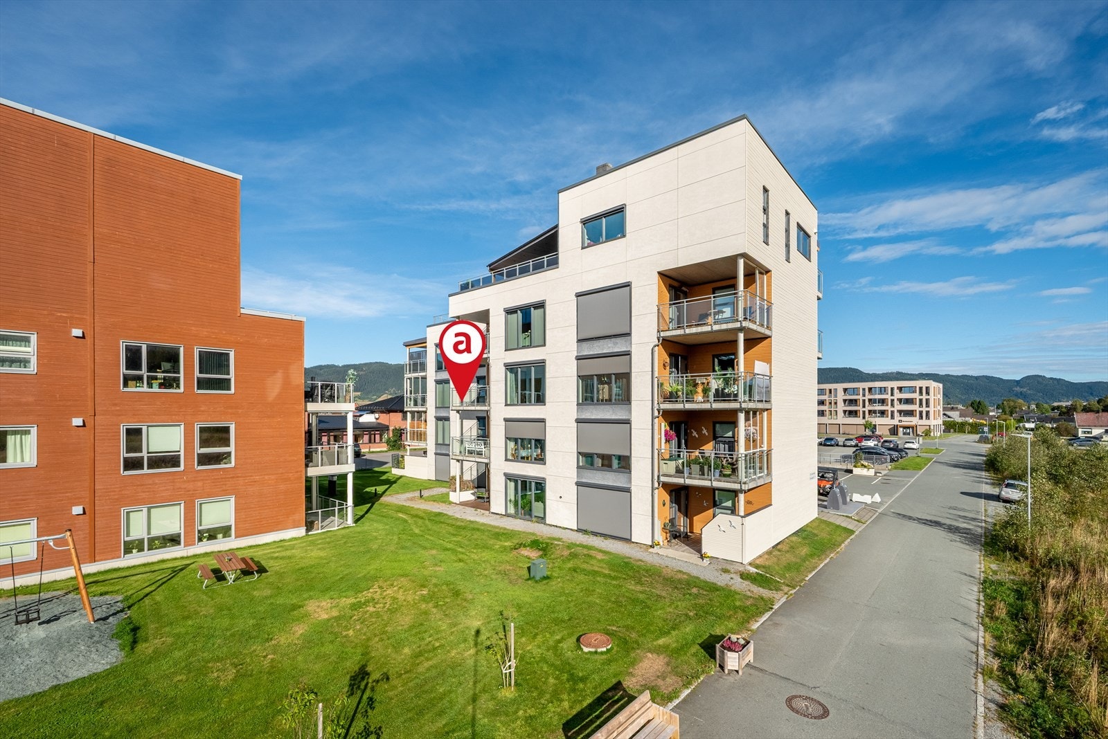 Leiligheten ligger svært sentralt og likevel skjermet fra trafikkstøy. Galleribilde