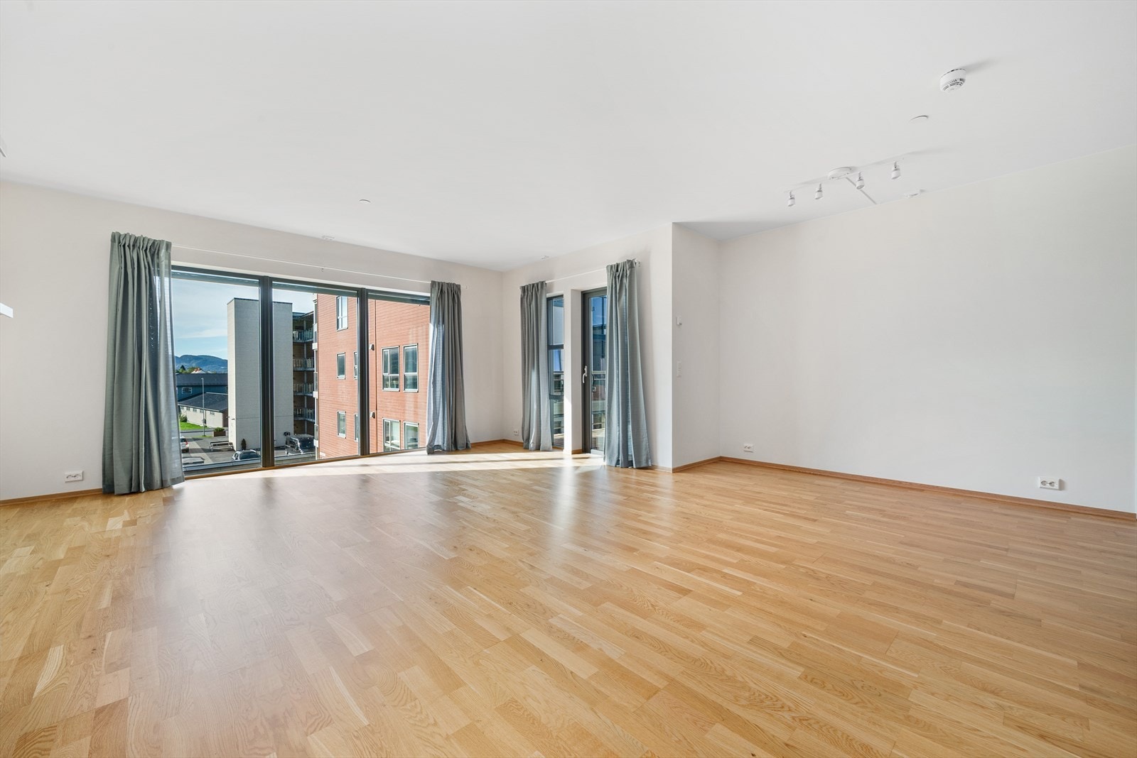 Parkettgulv med fjernvarme som gir en lun og varm stemning. Galleribilde