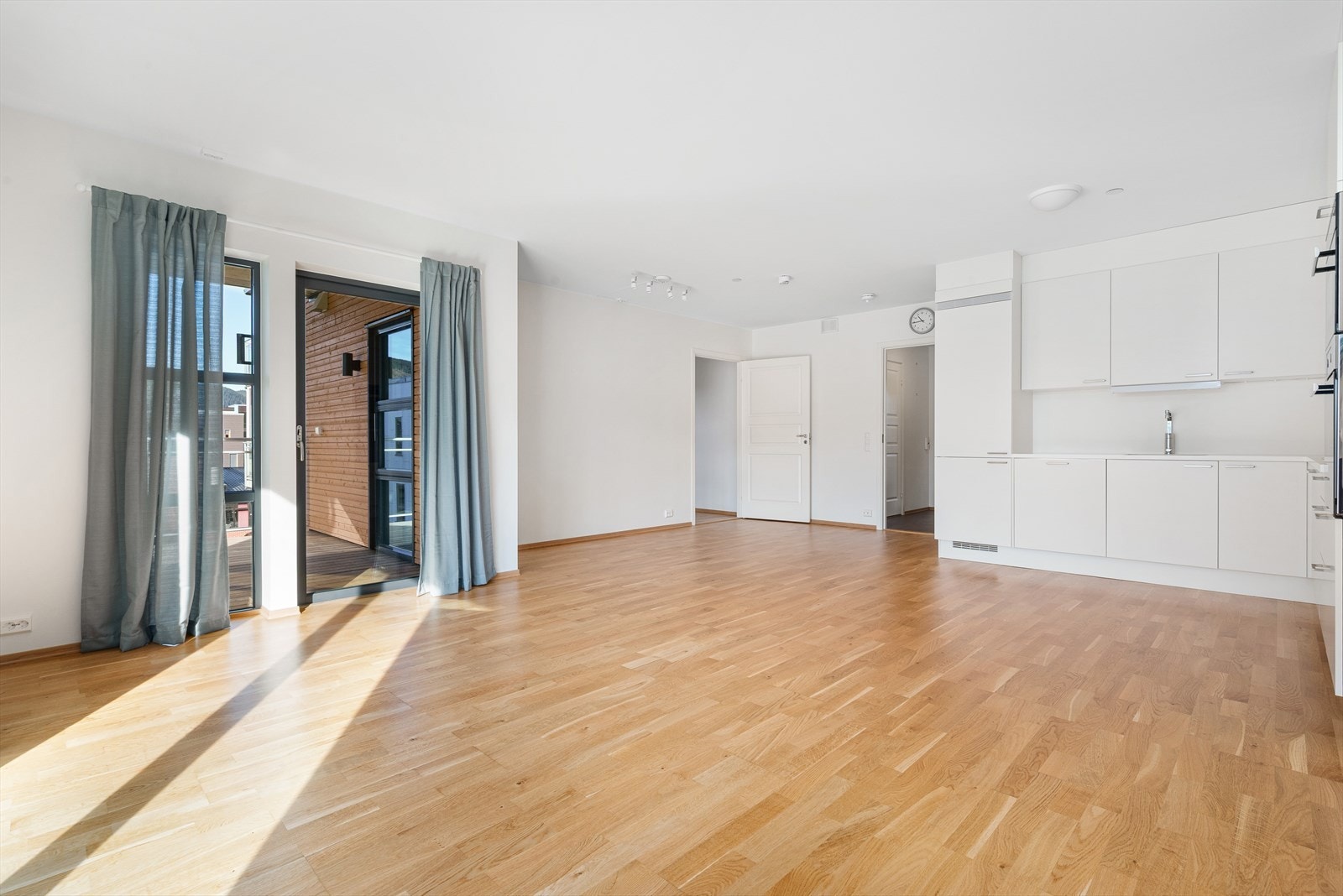 Planløsningen gir rom for både spisestue, salong og TV-krok. Galleribilde