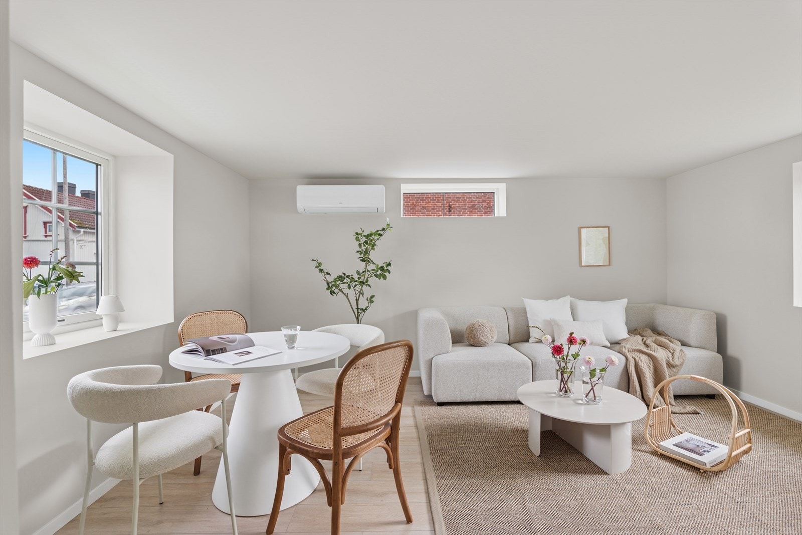 I stuen er det ny luft til luft-varmepumpe. Galleribilde