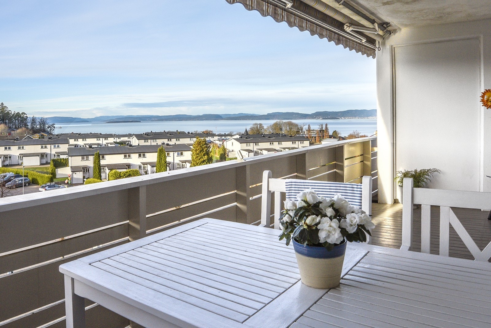 Velkommen til Refsnesalleen 21E formidlet av Nordvik v/Jacob T. Koren! Fotograf: Marie Waagan. Galleribilde