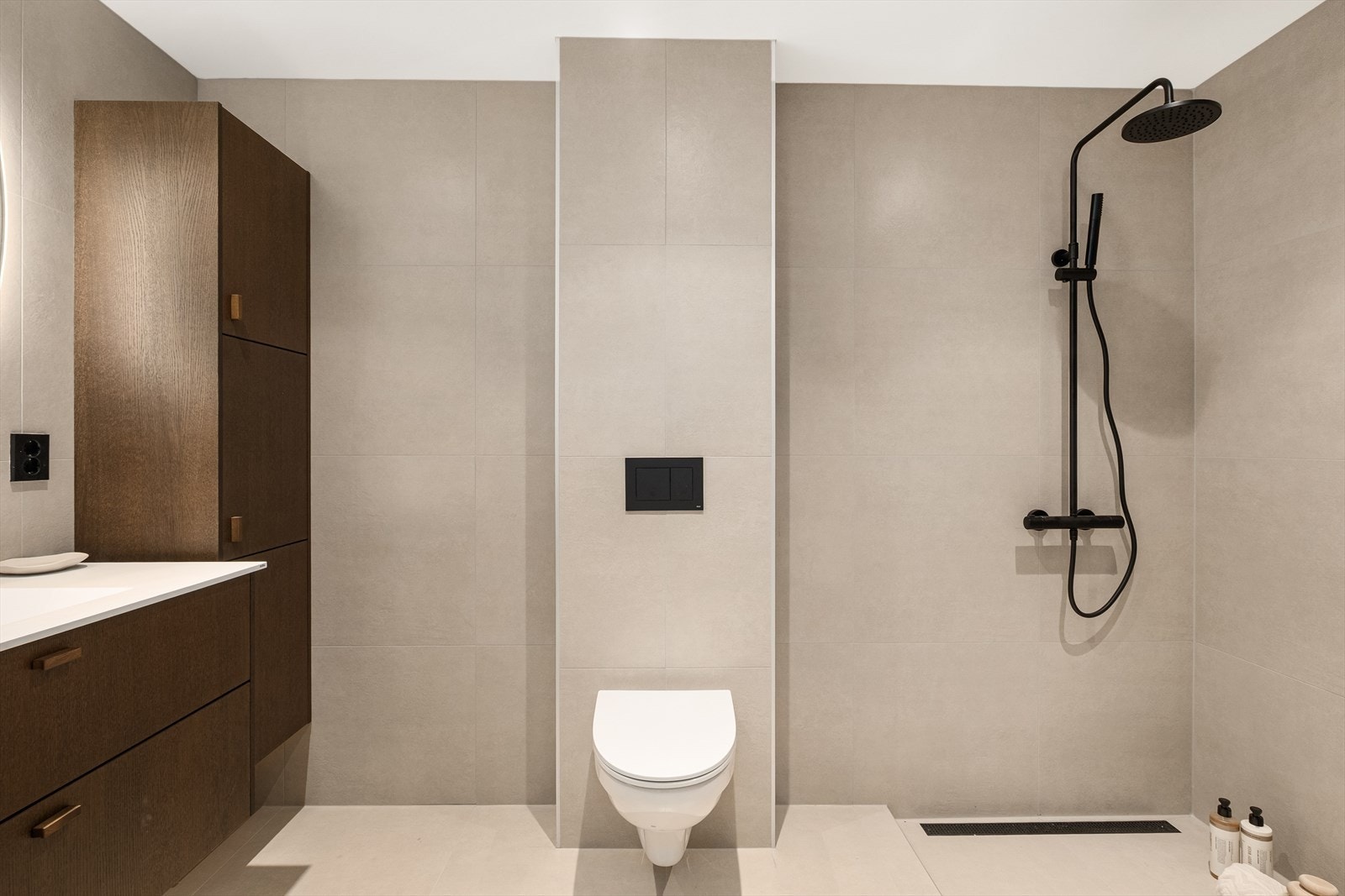 Badet som er tilknyttet hovedsoverommet og garderoberom. Galleribilde