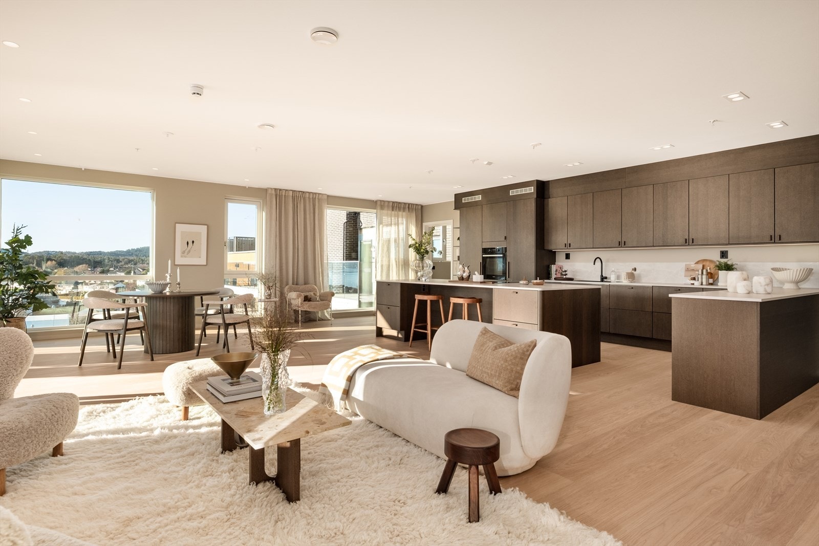 Oppgradering med 46 stk downlights/lys i leiligheten. Galleribilde