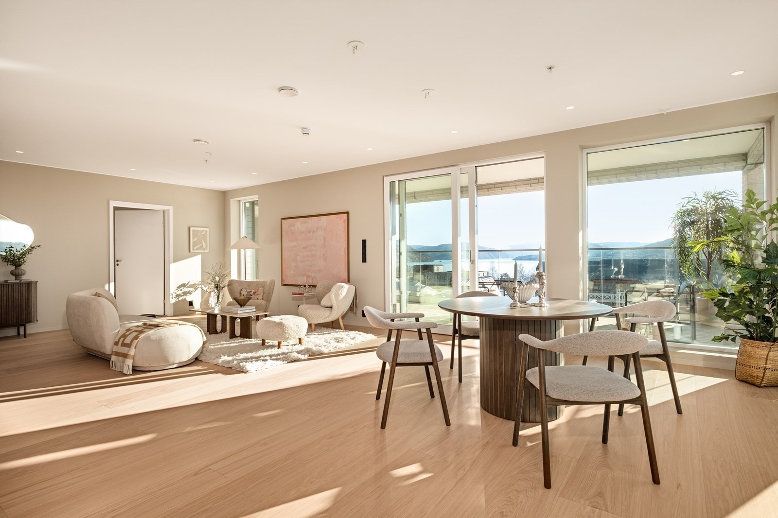 Fra leiligheten nyter man utsikt flere retninger. Galleribilde