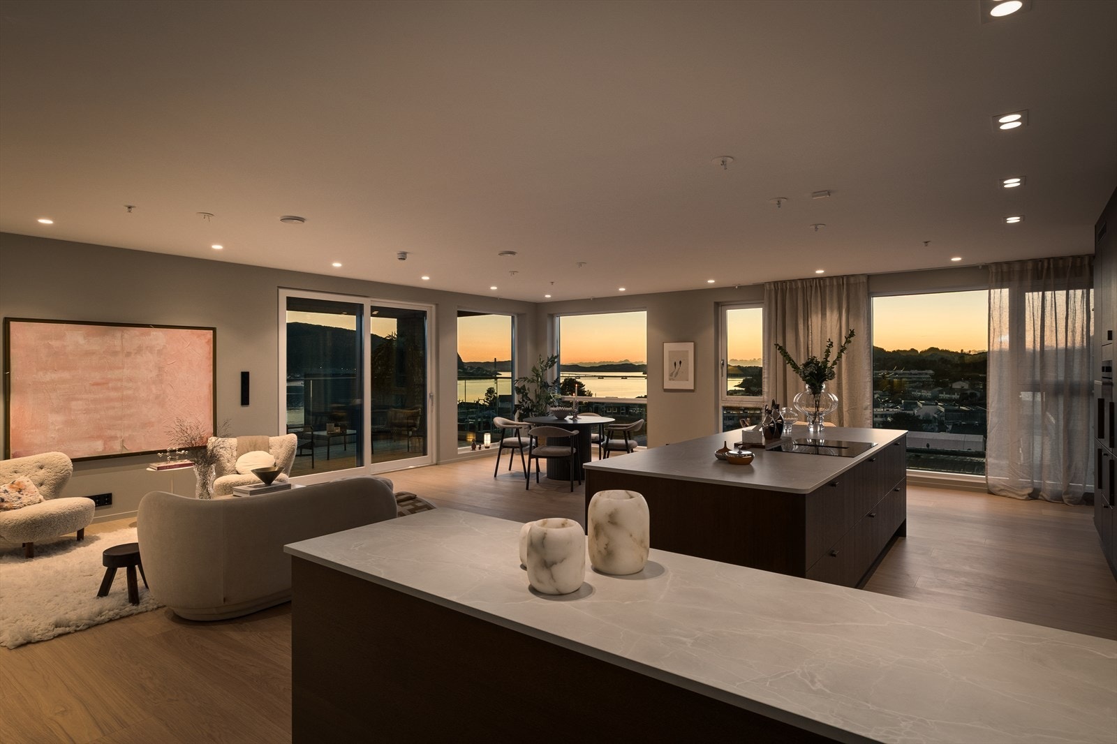 Eiendomsmegler 1 v/ Therese Fimland har gleden av ønske velkommen til Kvassnesvegen 33D! Galleribilde