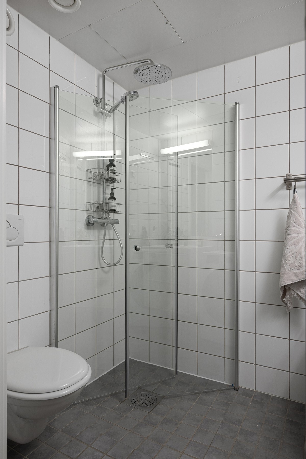 Baderommet er fra byggeår i 2005 med oppgradert baderomsinnredning i 2024. Galleribilde