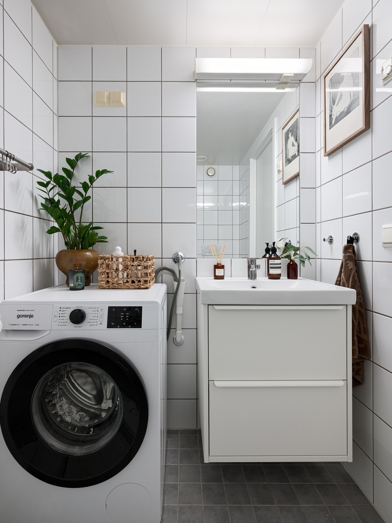 Opplegg og plass for vaskemaskin og tørketrommel. Galleribilde