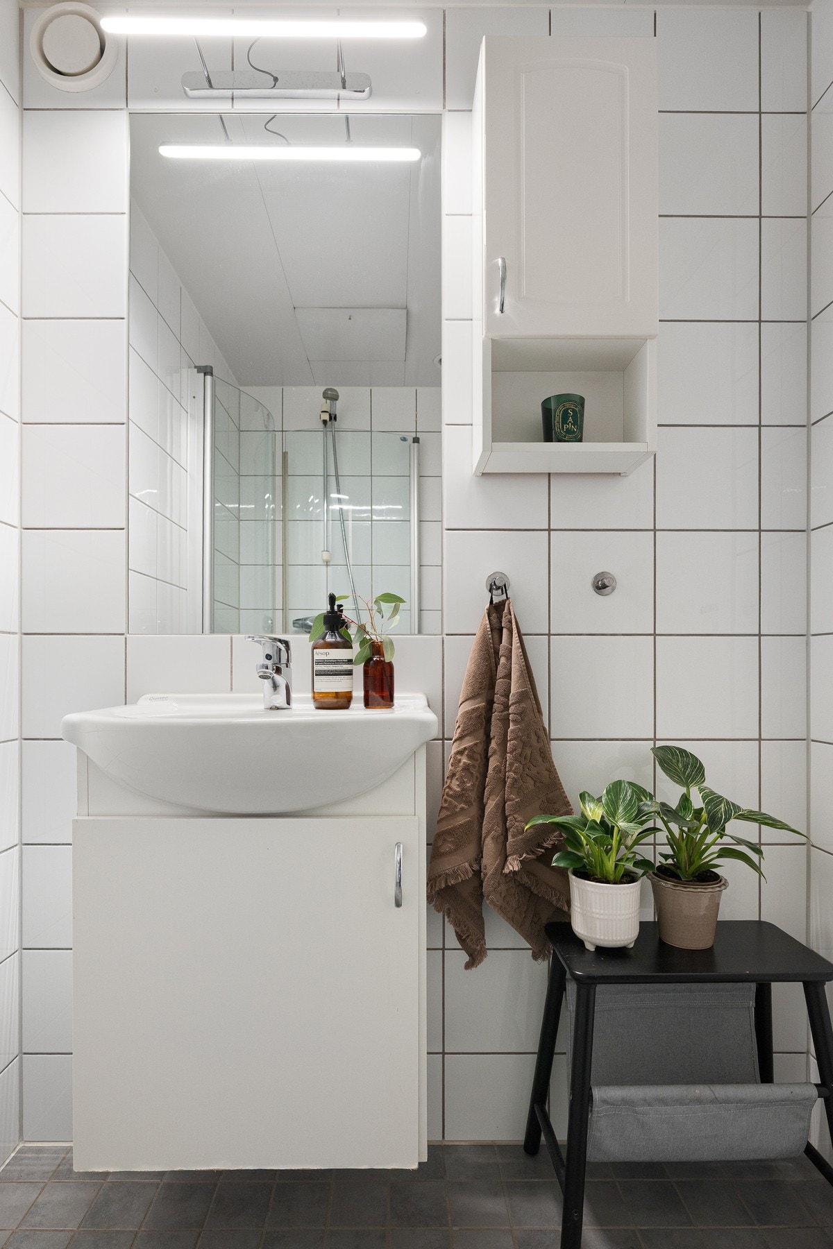 Hybeldelen har ikke opplegg for vaskemaskin, men borettslaget har fellesvaskeri som kommer godt til bruk for leietakere. Galleribilde