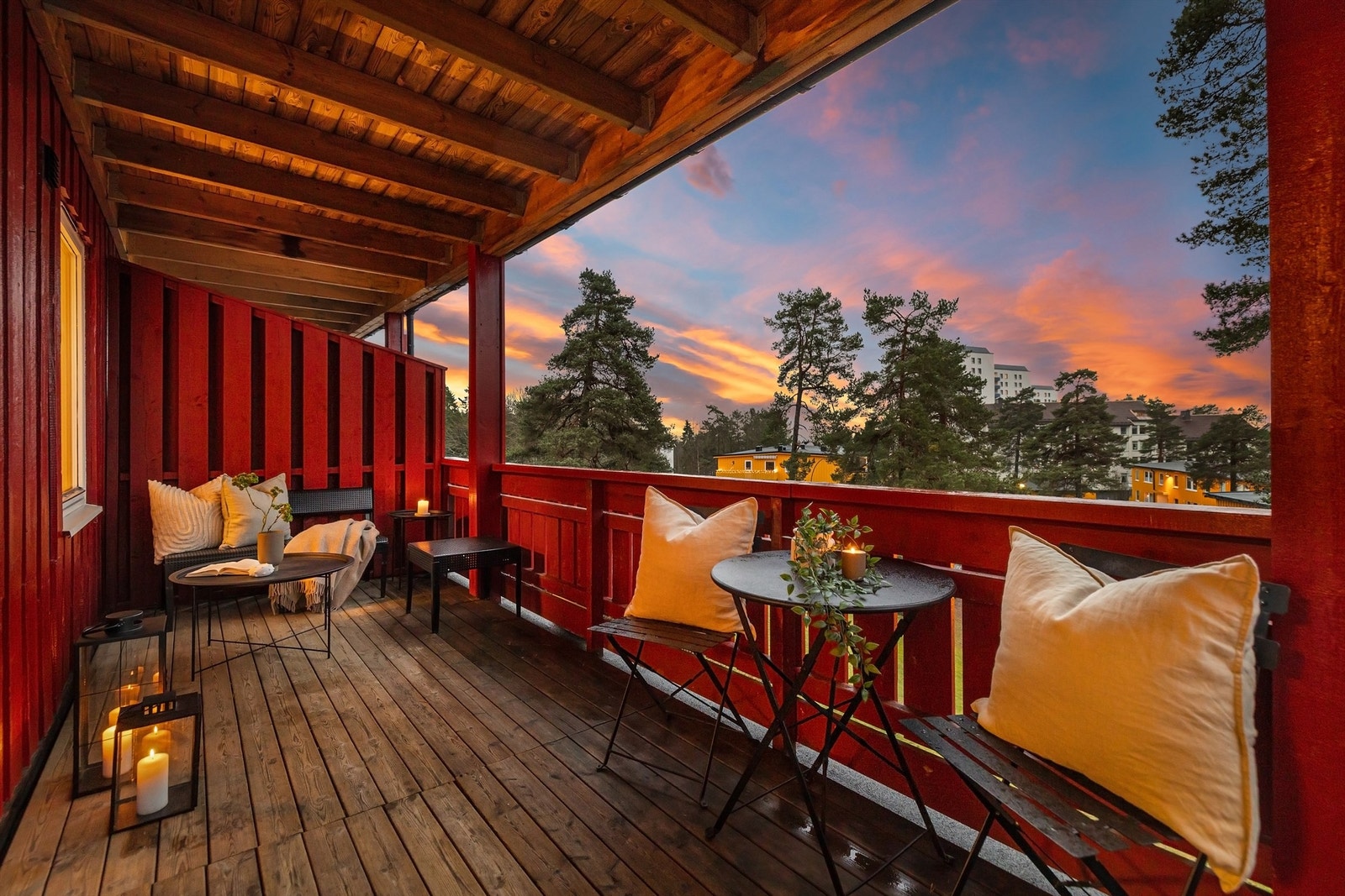 Et herlig uterom hvor du kan nyte både fine dager og stemningsfulle kvelder Galleribilde