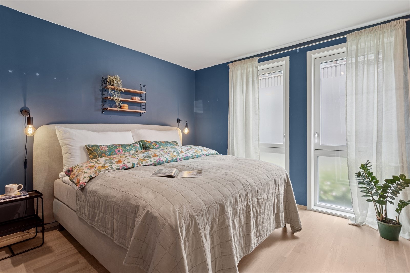 Leiligheten har 2 stk. lune- og gode soverom på hhv. ca. 12,2 og 7,4 m². Galleribilde