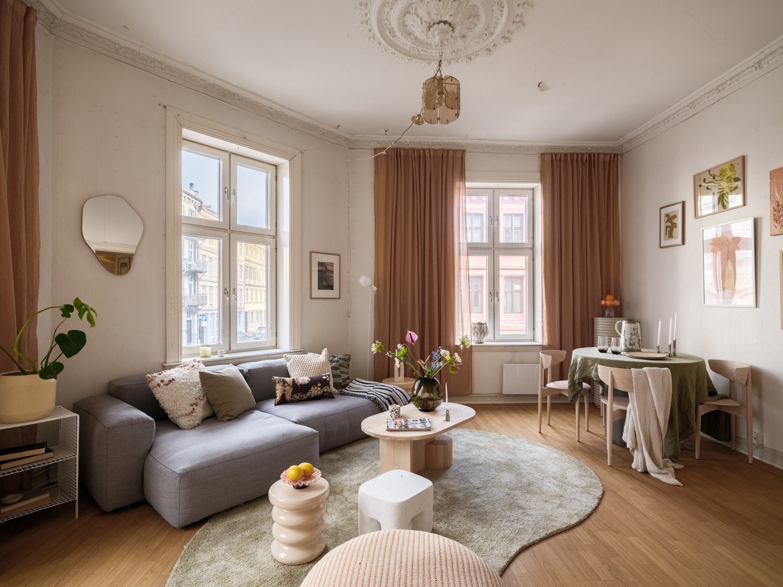 Klassisk bygårdsleilighet med behov for totalrenovering - et stort og attraktivt oppussingsobjekt på hele 100m²! Galleribilde