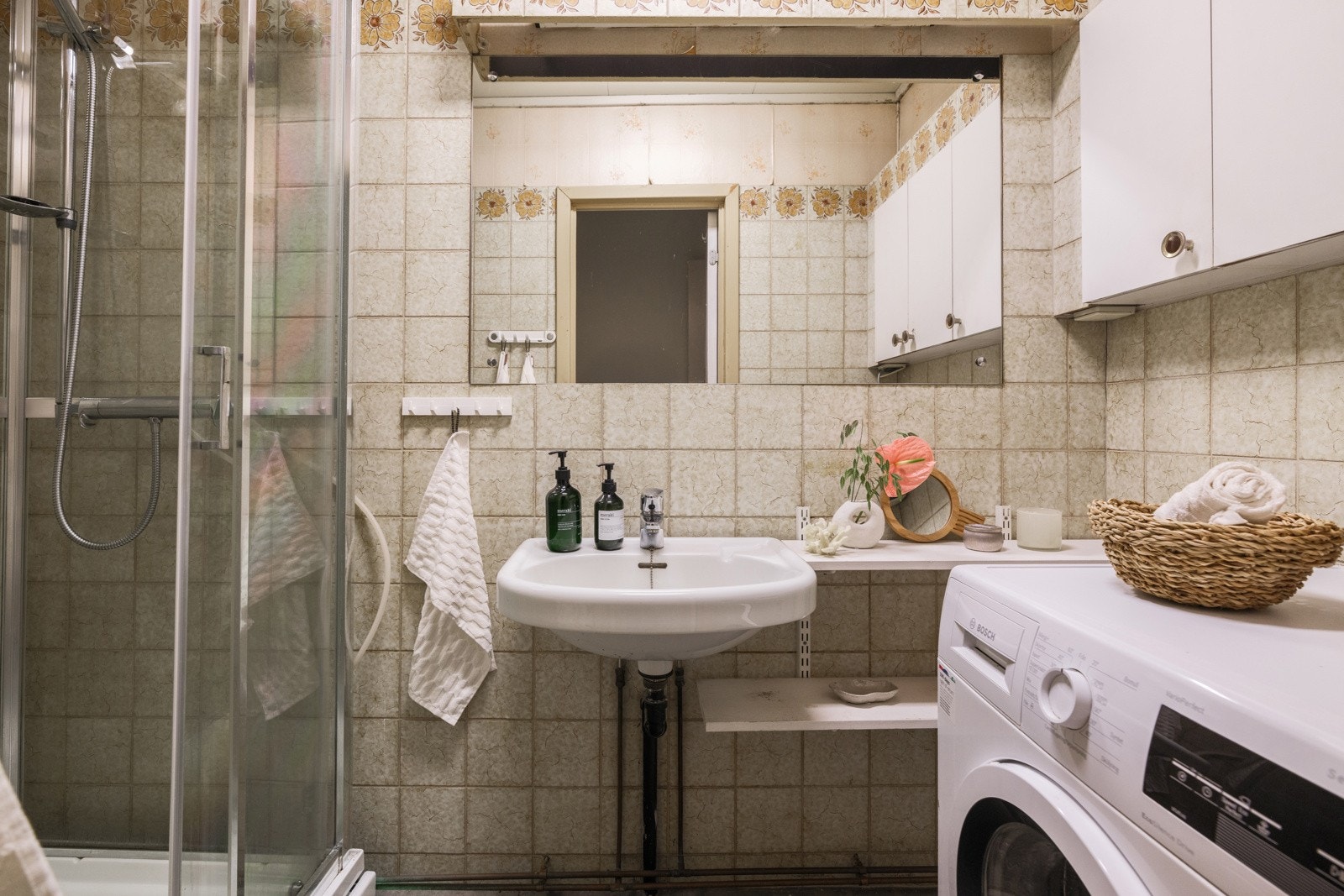 Leiligheten har et eldre baderom som har fått TG3 i tilstandsrapporten og som må totalrenoveres. Galleribilde