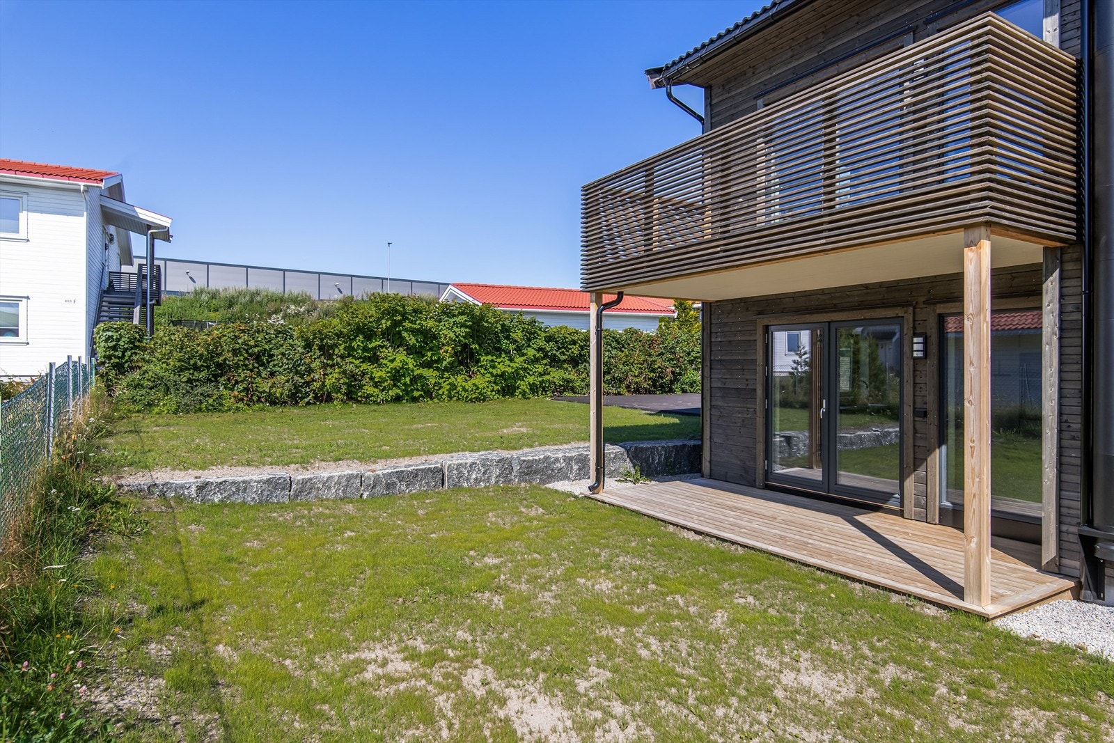 Deilig overbygget terrasse til leiligheten i 1. etasje Galleribilde