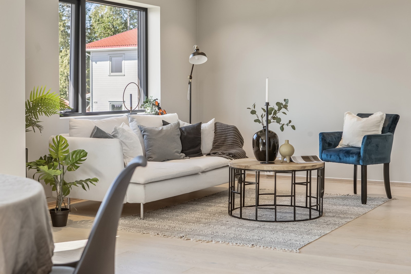 Lyst, lekkert og moderne innredet selveierleilighet Galleribilde