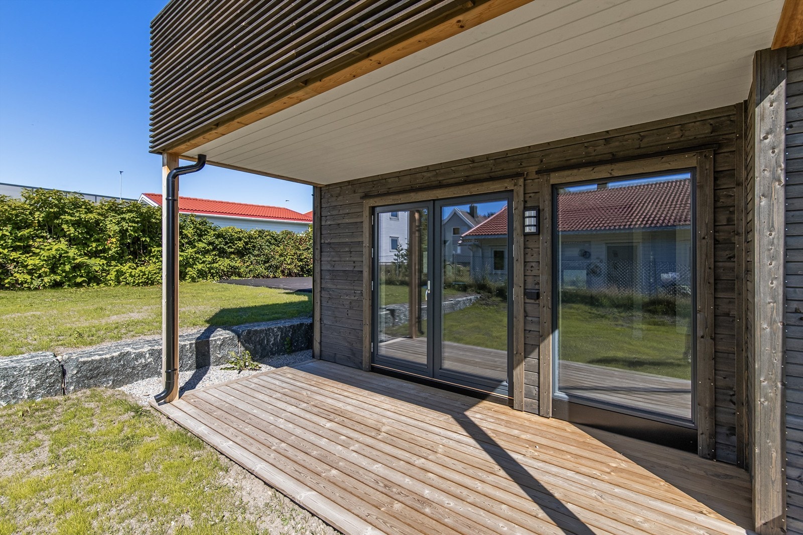 Overbygget terrasse, med adkomst til hagen Galleribilde