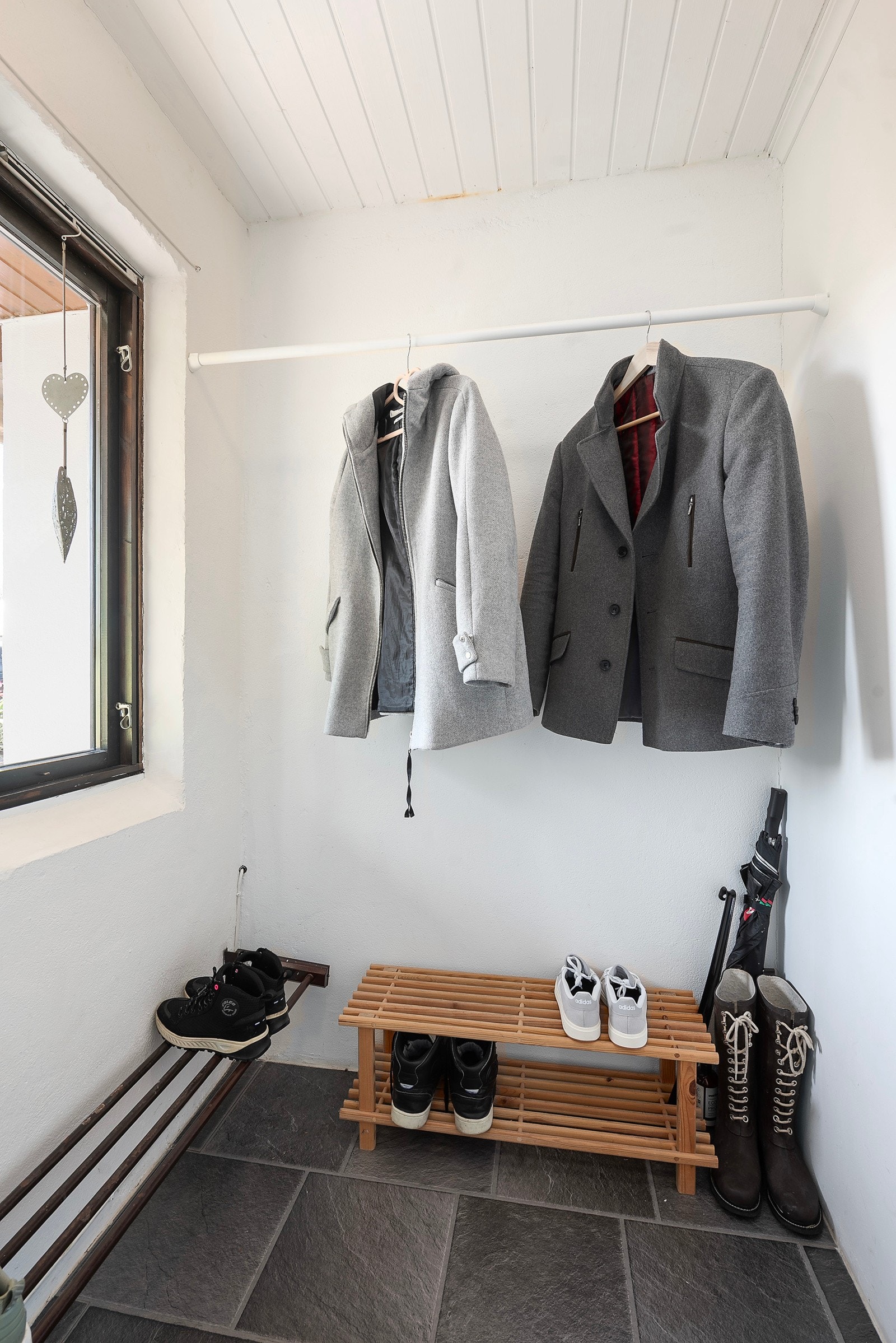 walk-in garderobe for yttertøy Galleribilde