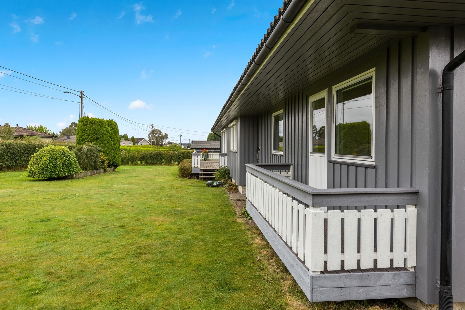 Praktisk balkong tilknyttet det ene soverommet. Galleribilde