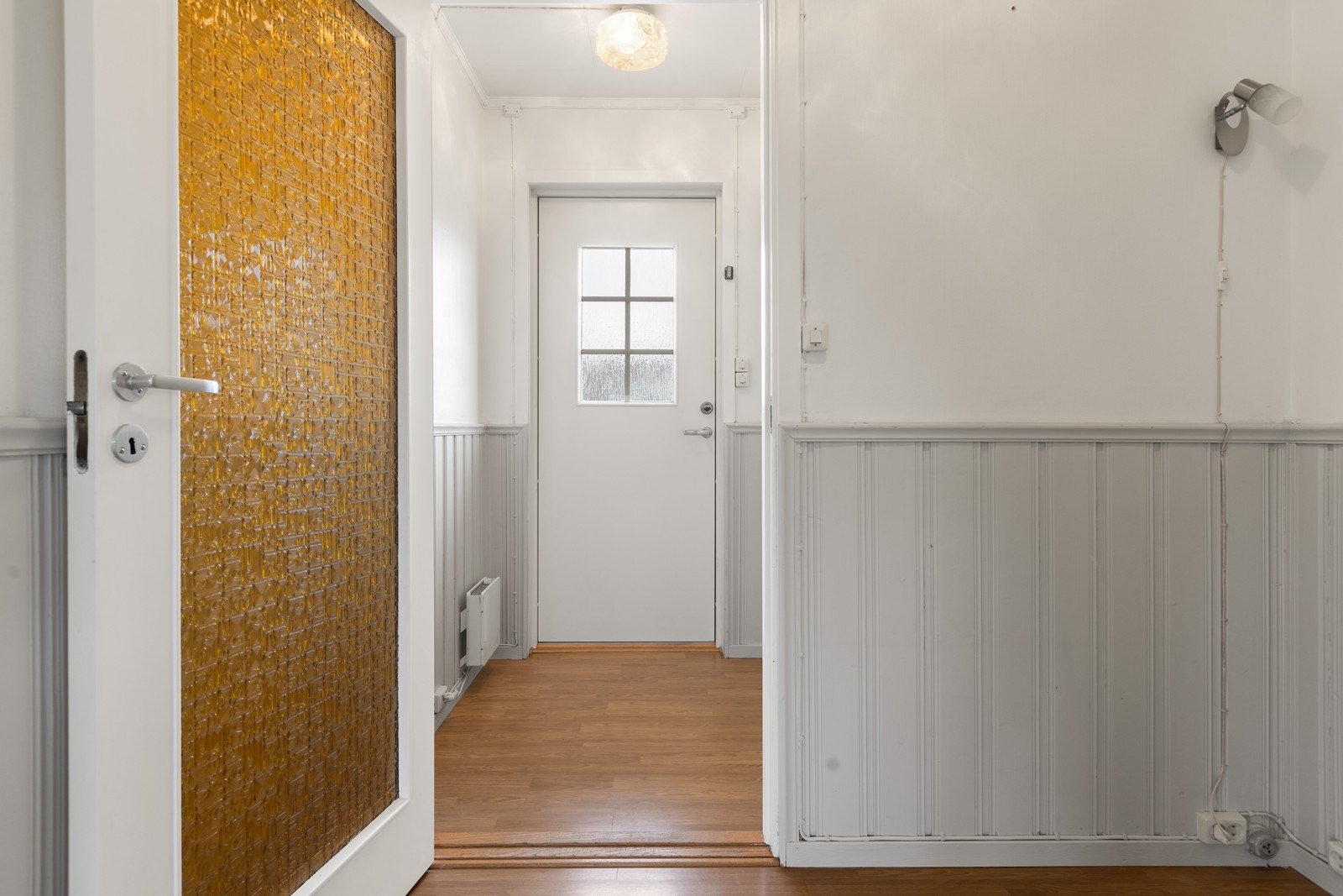 Fra gang og inngangsparitet. Galleribilde