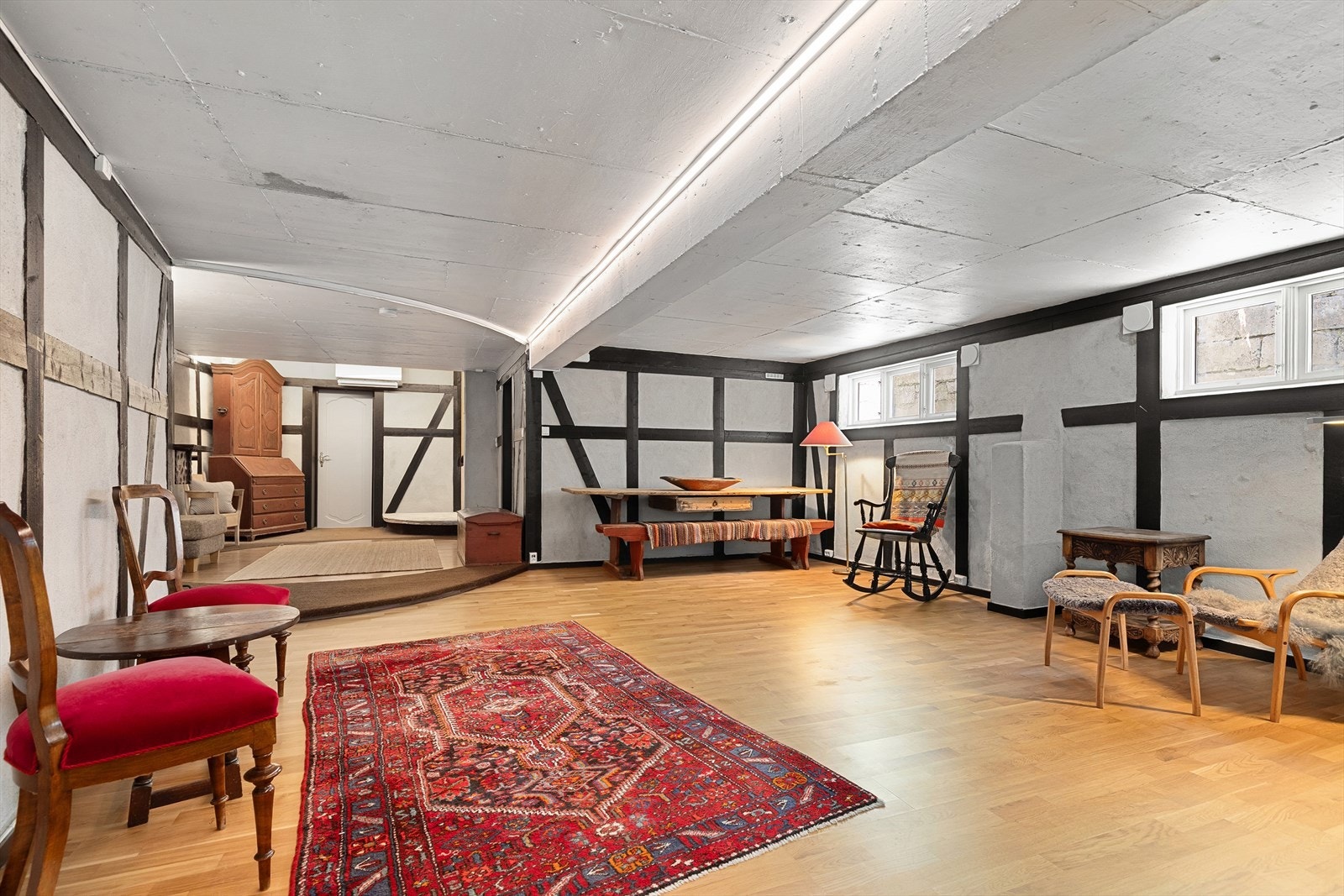 Kjellerstuen ble oppgradert i 2022 med pussing av mur, nye vinduer og malte flater. Galleribilde