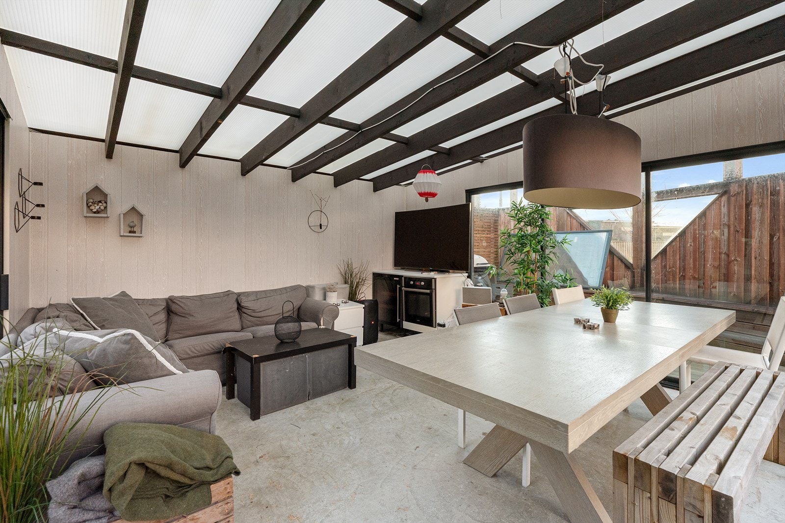 Hagestuen har god plass til sittegrupper Galleribilde